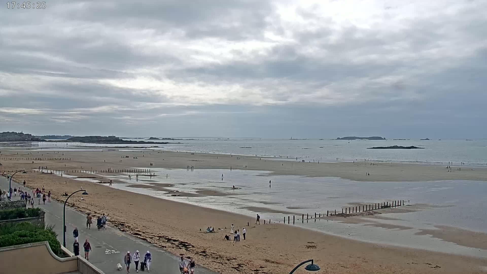 Saint-Malo - Plage de La Hoguette Beach Live Cam - Saint-Malo, Ille-et-Vilaine, Bretagne, France