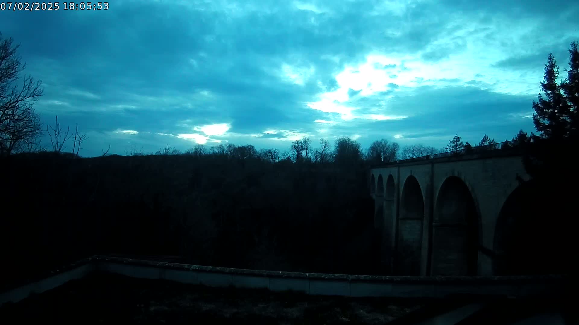 Semur-en-Auxois Commune  Village Live Cam - Montbard, Cote-d'Or, Bourgogne-Franche-Comte, France