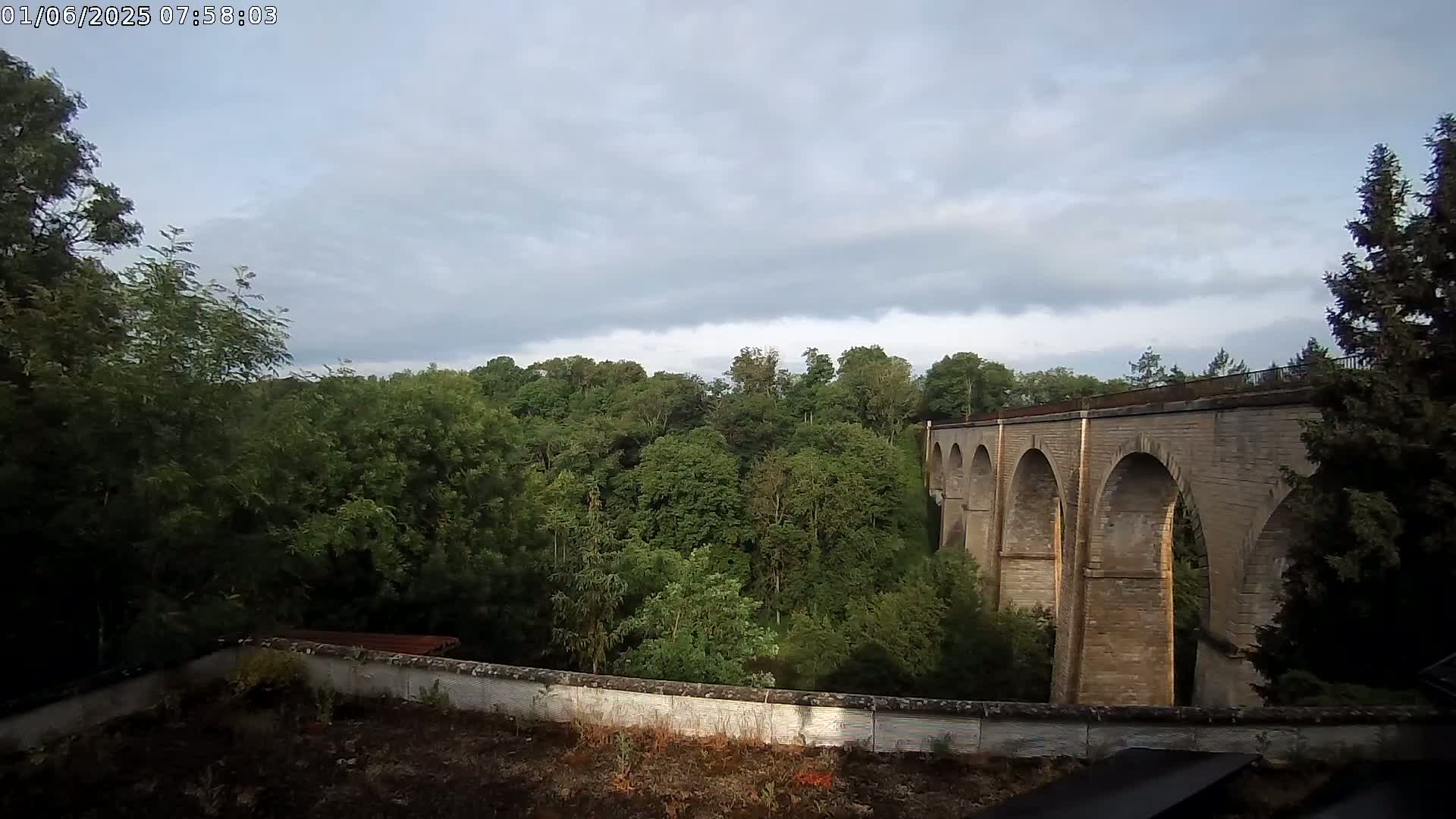 Semur-en-Auxois Commune  Village Live Cam - Montbard, Cote-d'Or, Bourgogne-Franche-Comte, France