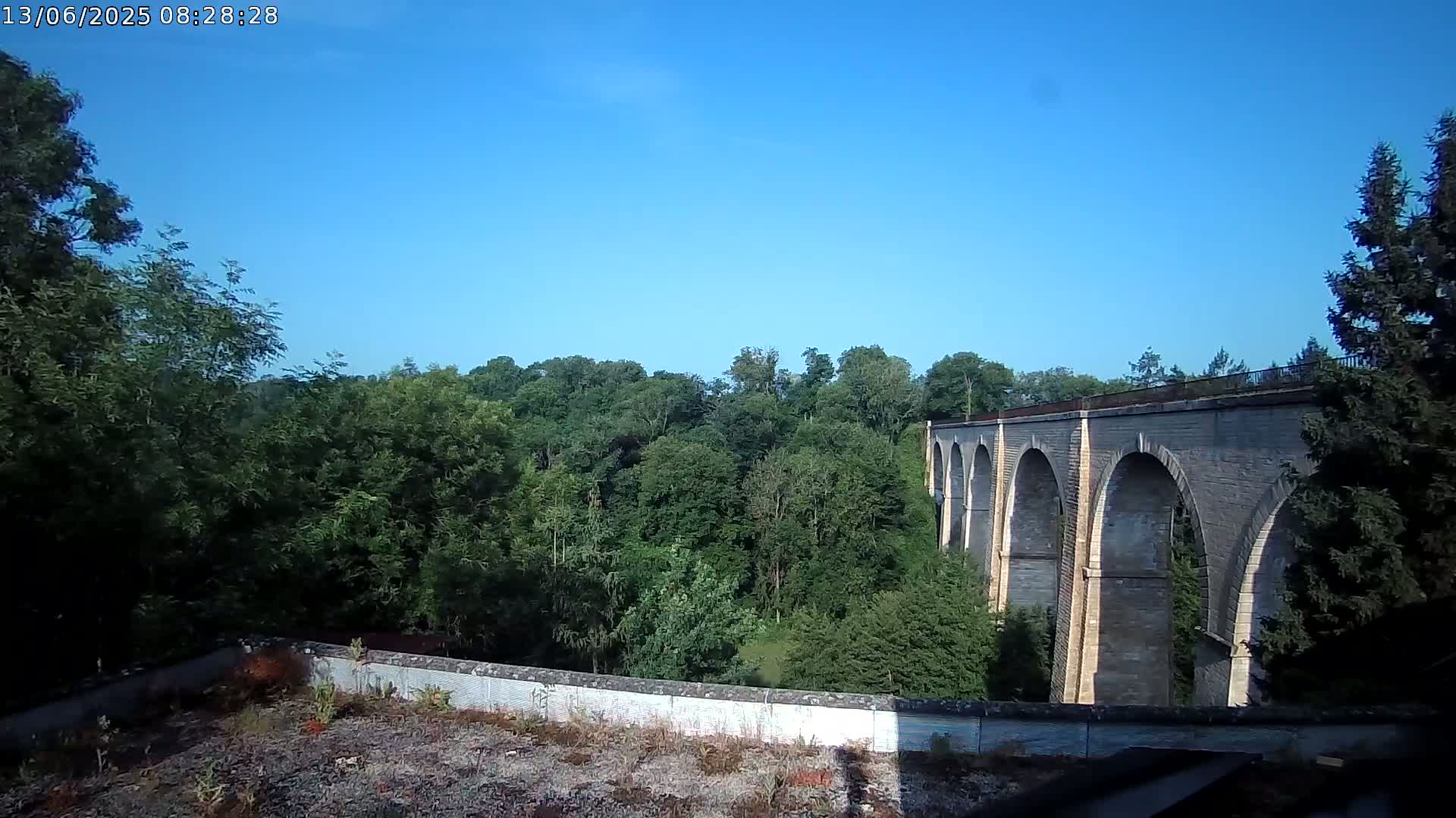 Semur-en-Auxois Commune  Village Live Cam - Montbard, Cote-d'Or, Bourgogne-Franche-Comte, France