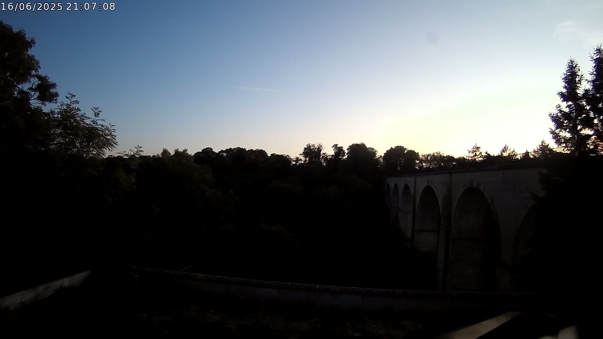 Semur-en-Auxois Commune  Village Live Cam - Montbard, Cote-d'Or, Bourgogne-Franche-Comte, France
