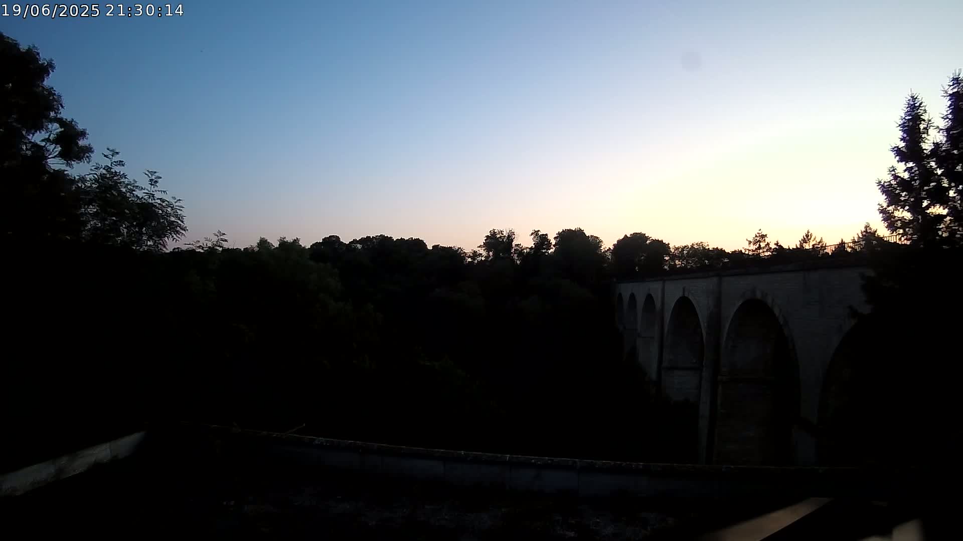 Semur-en-Auxois Commune  Village Live Cam - Montbard, Cote-d'Or, Bourgogne-Franche-Comte, France