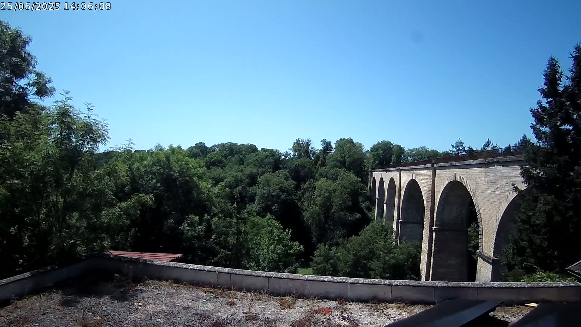 Semur-en-Auxois Commune  Village Live Cam - Montbard, Cote-d'Or, Bourgogne-Franche-Comte, France