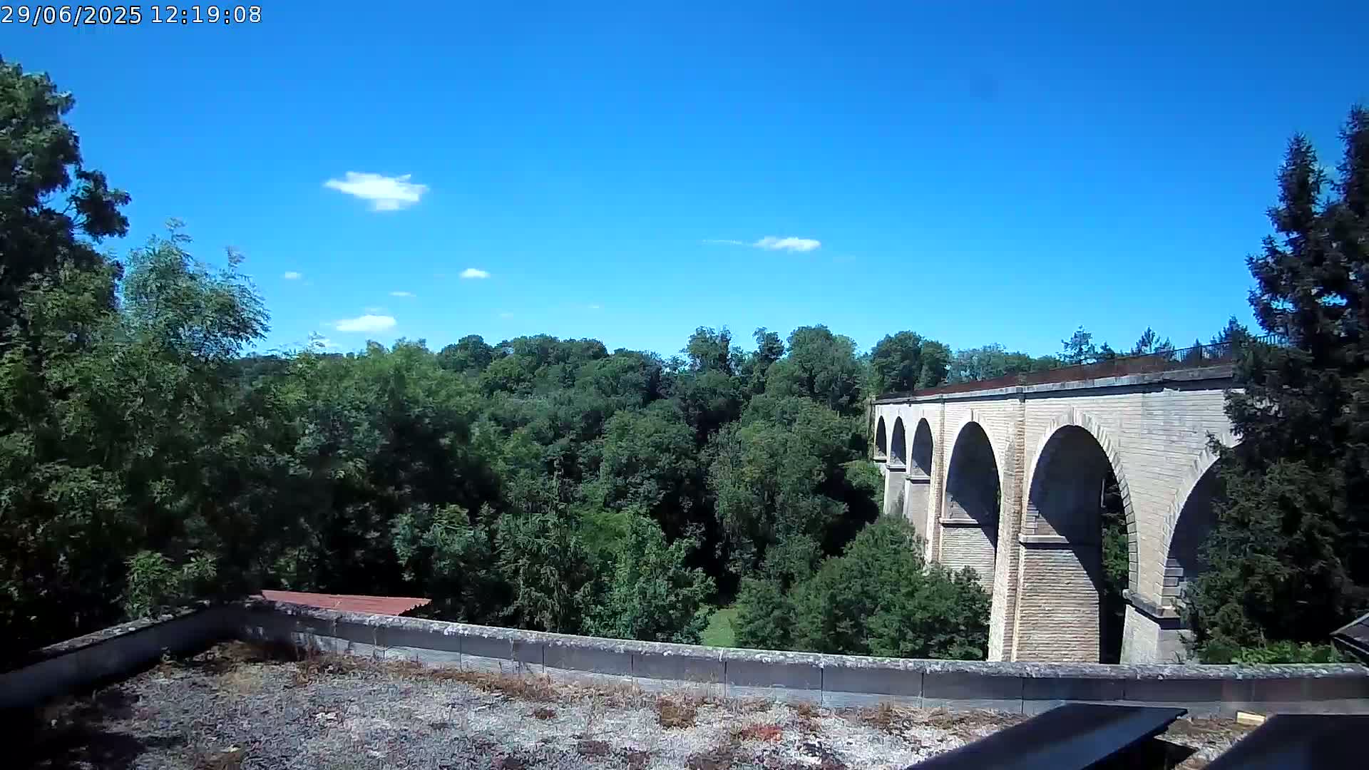 Semur-en-Auxois Commune  Village Live Cam - Montbard, Cote-d'Or, Bourgogne-Franche-Comte, France
