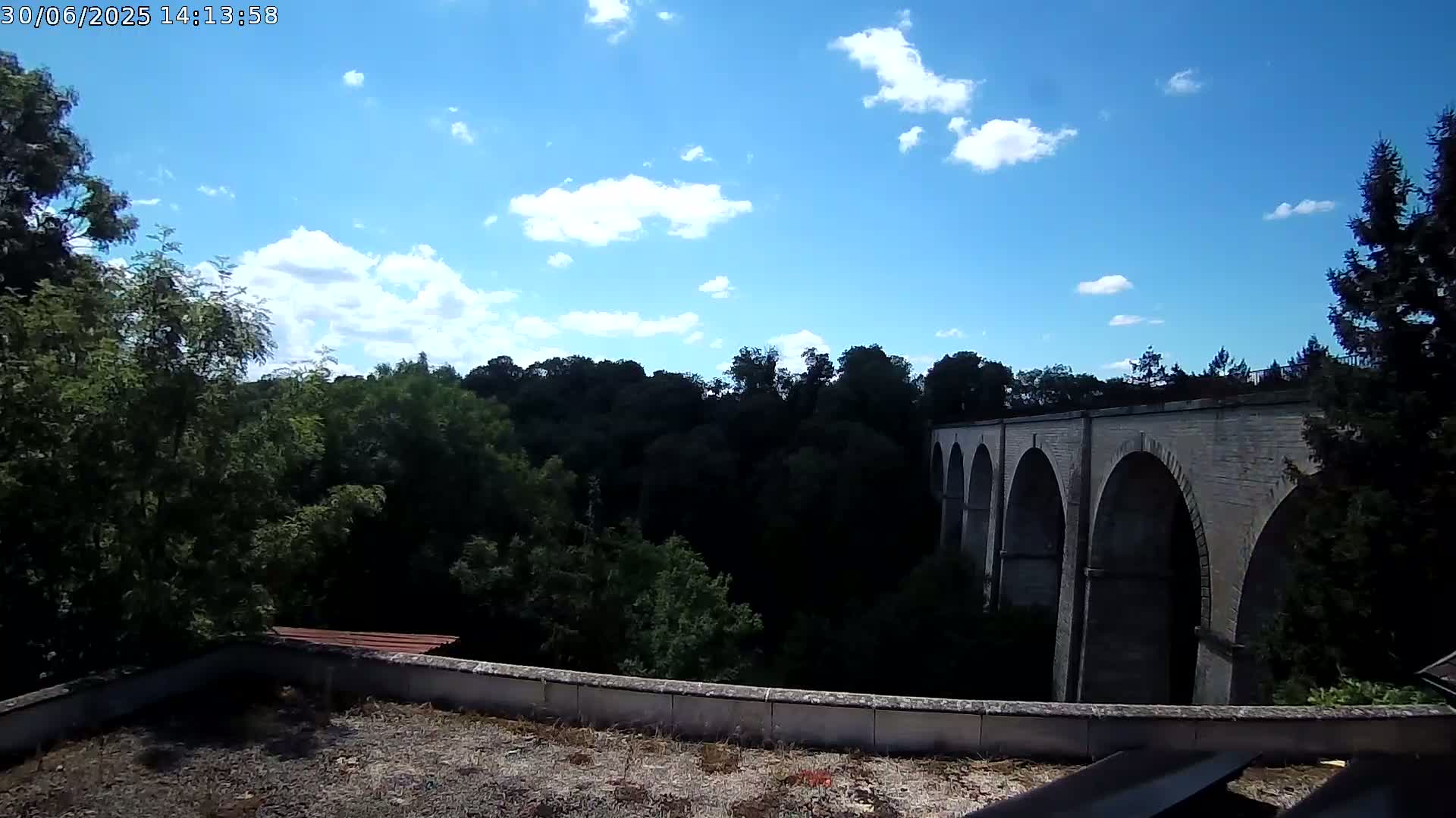Semur-en-Auxois Commune  Village Live Cam - Montbard, Cote-d'Or, Bourgogne-Franche-Comte, France
