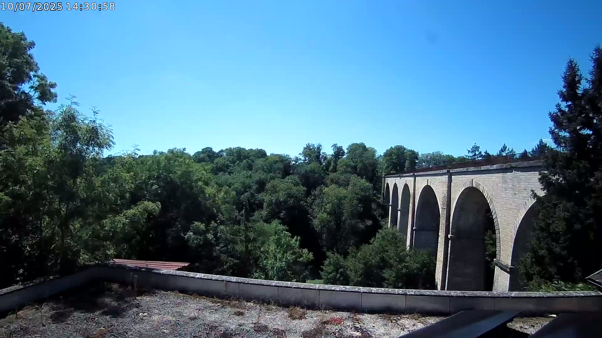 Semur-en-Auxois Commune  Village Live Cam - Montbard, Cote-d'Or, Bourgogne-Franche-Comte, France
