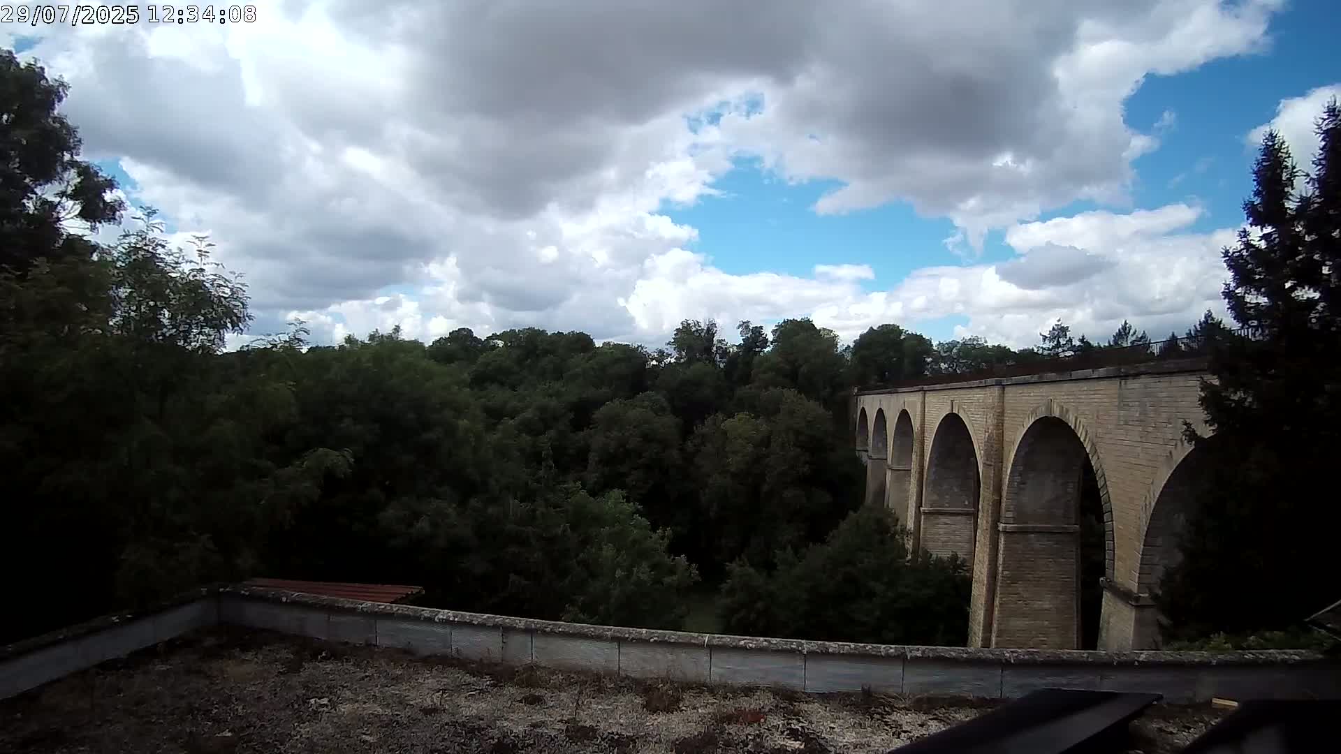 Semur-en-Auxois Commune  Village Live Cam - Montbard, Cote-d'Or, Bourgogne-Franche-Comte, France