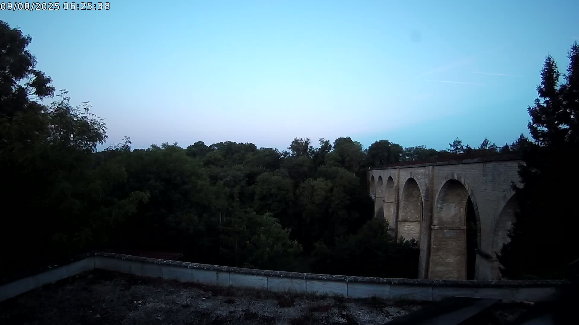 Semur-en-Auxois Commune  Village Live Cam - Montbard, Cote-d'Or, Bourgogne-Franche-Comte, France