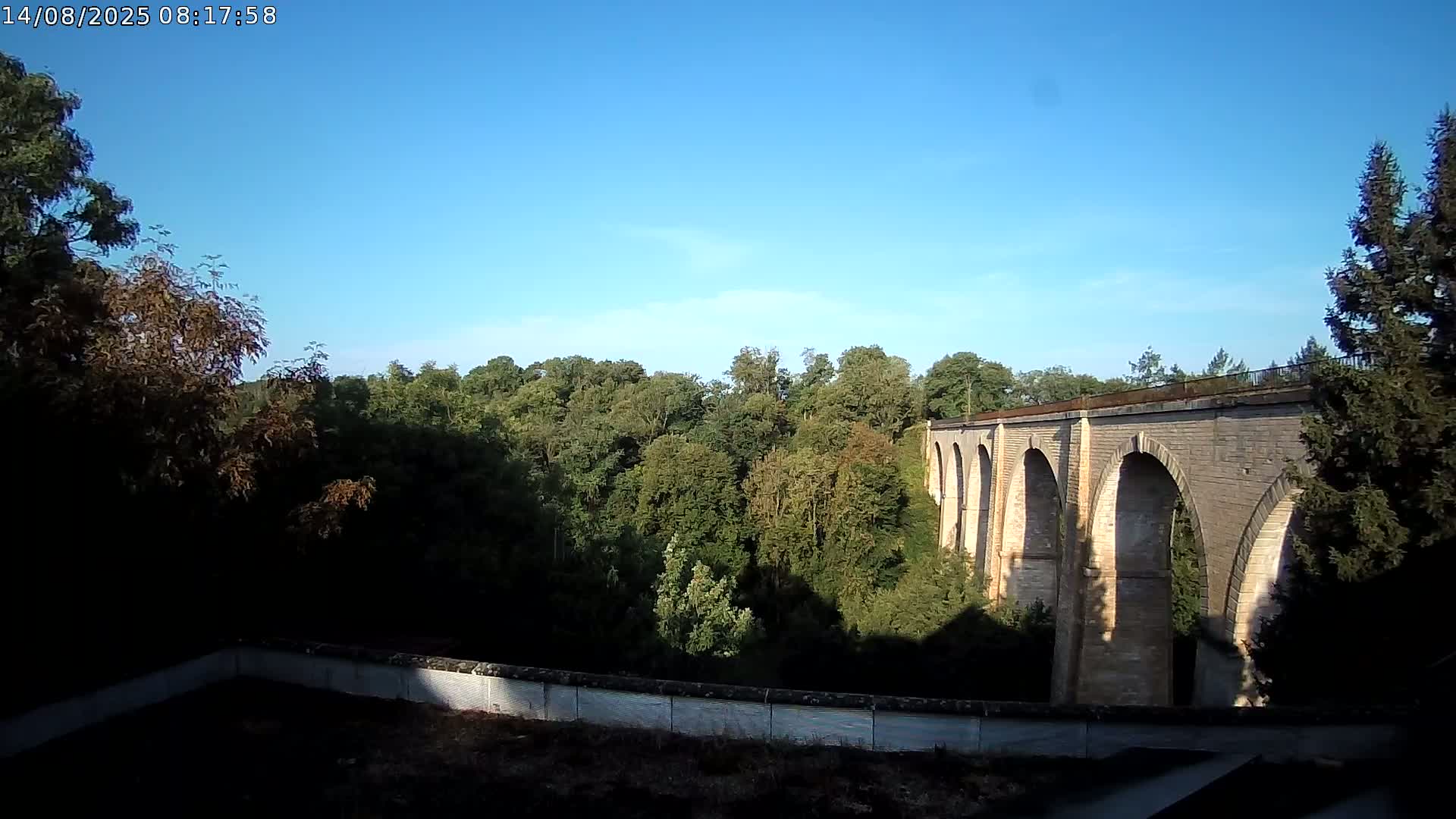 Semur-en-Auxois Commune  Village Live Cam - Montbard, Cote-d'Or, Bourgogne-Franche-Comte, France