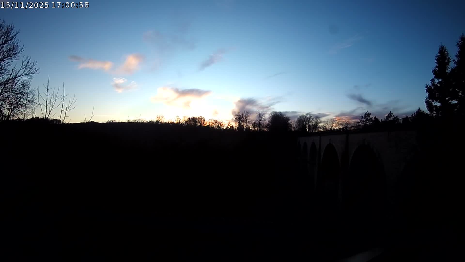 Semur-en-Auxois Commune  Village Live Cam - Montbard, Cote-d'Or, Bourgogne-Franche-Comte, France