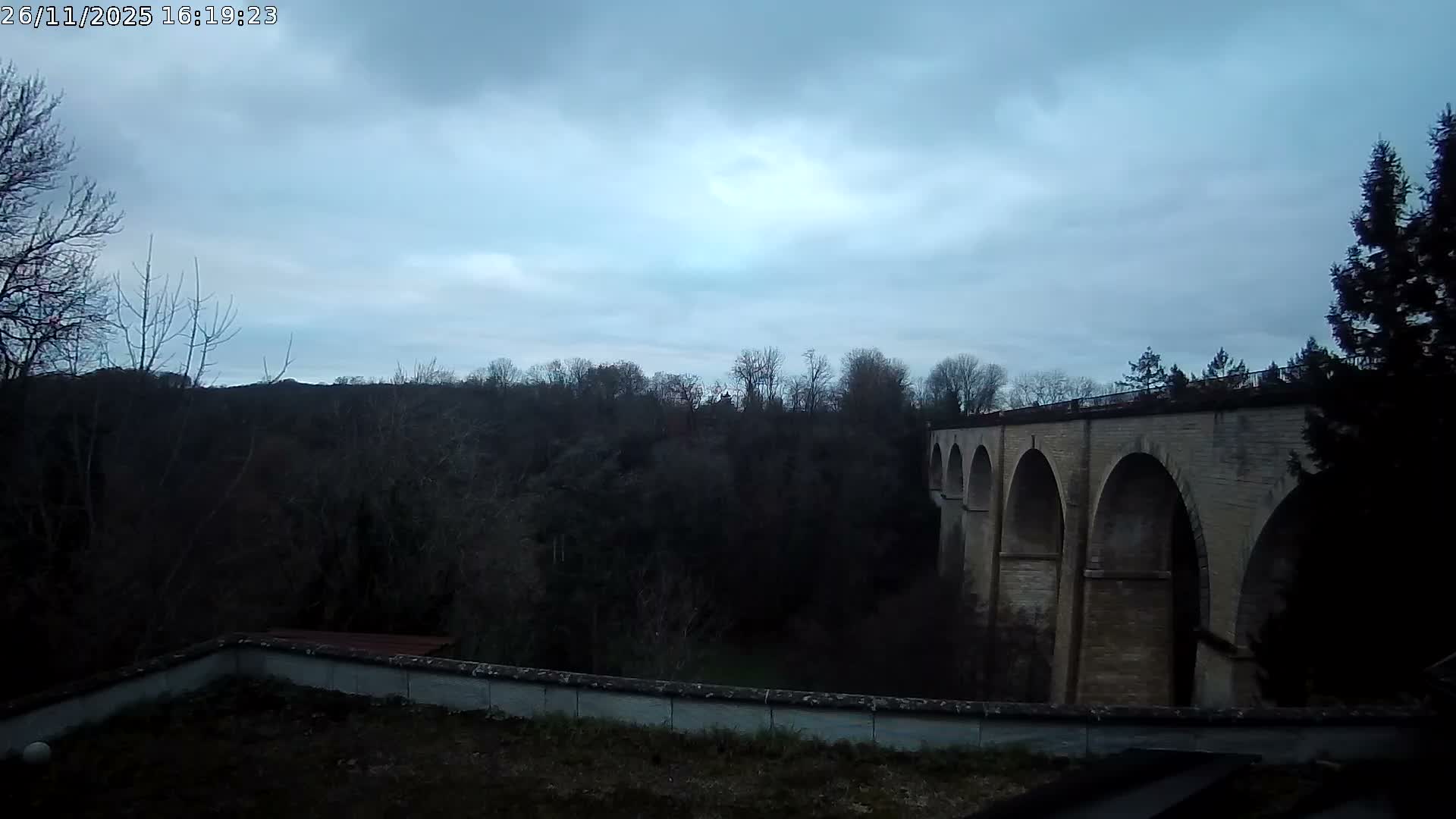 Semur-en-Auxois Commune  Village Live Cam - Montbard, Cote-d'Or, Bourgogne-Franche-Comte, France