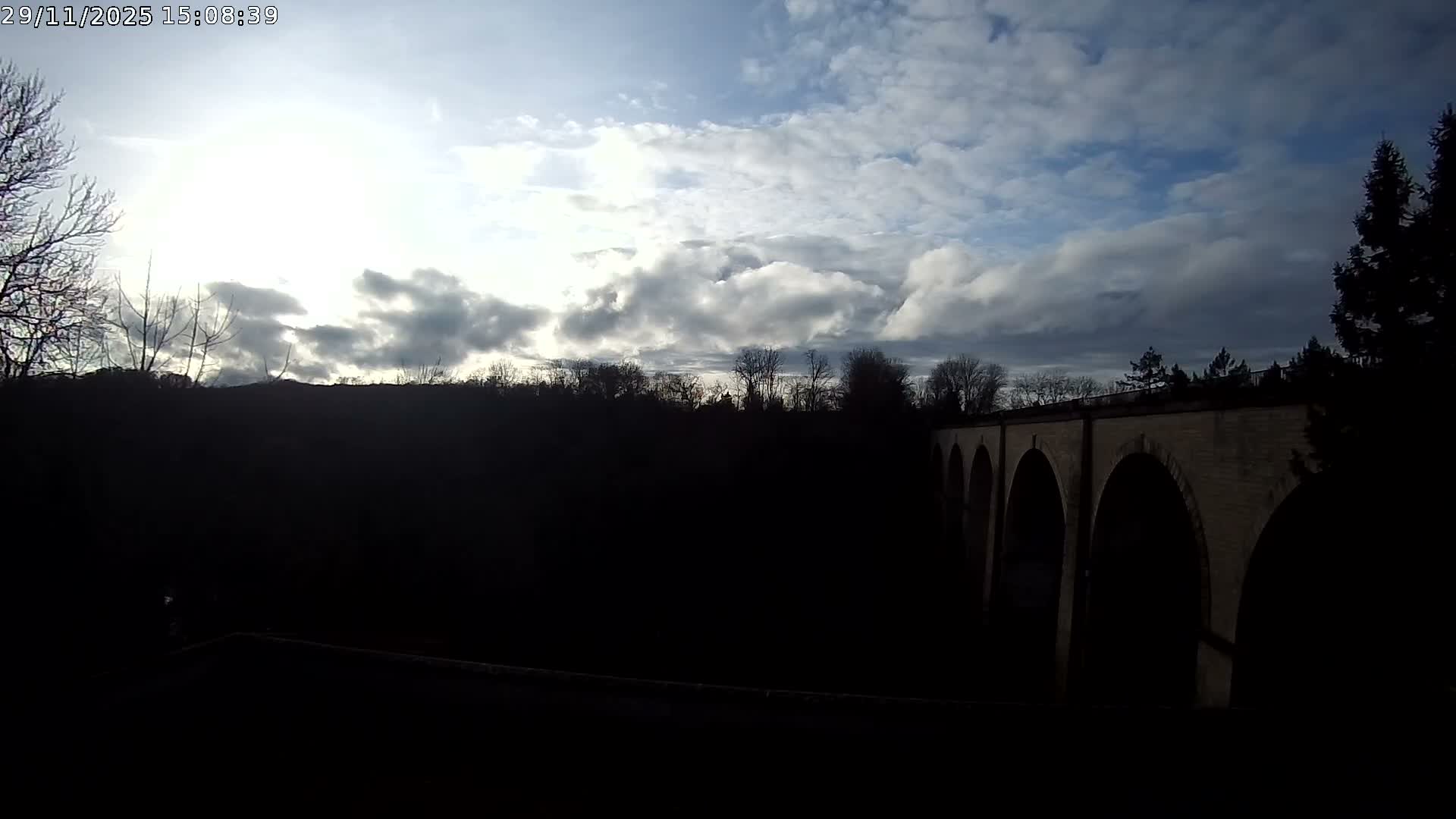 Semur-en-Auxois Commune  Village Live Cam - Montbard, Cote-d'Or, Bourgogne-Franche-Comte, France