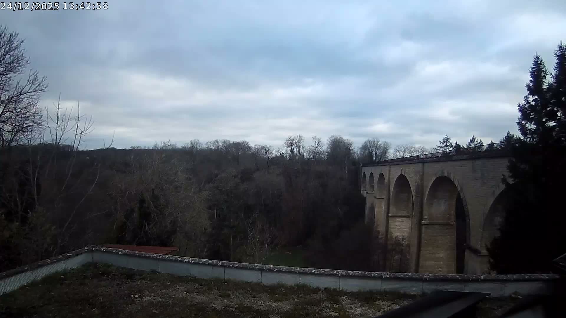 Semur-en-Auxois Commune  Village Live Cam - Montbard, Cote-d'Or, Bourgogne-Franche-Comte, France