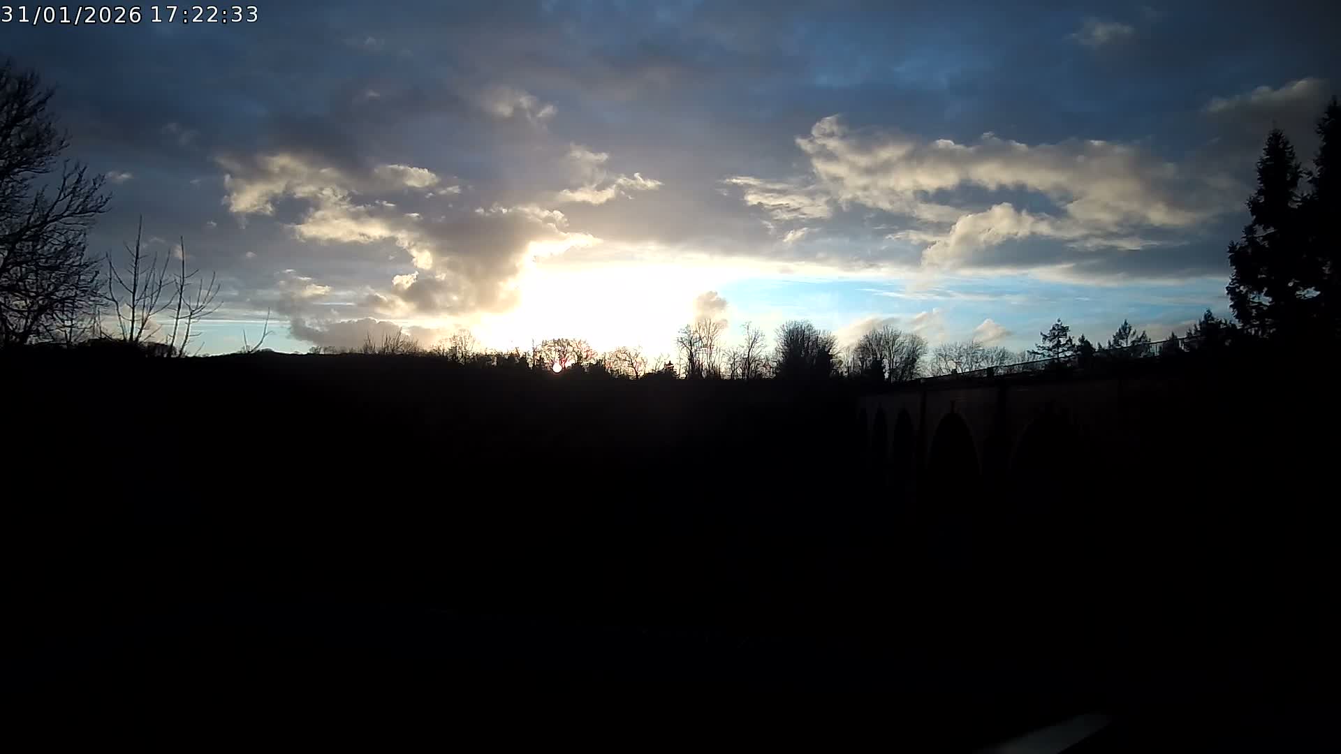 Semur-en-Auxois Commune  Village Live Cam - Montbard, Cote-d'Or, Bourgogne-Franche-Comte, France