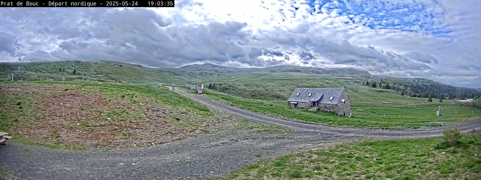Albepierre-Bredons , Prat de Bouc Ski Slopes Live Cam - Saint-Flour, Cantal, Auvergne-Rhone-Alpes
