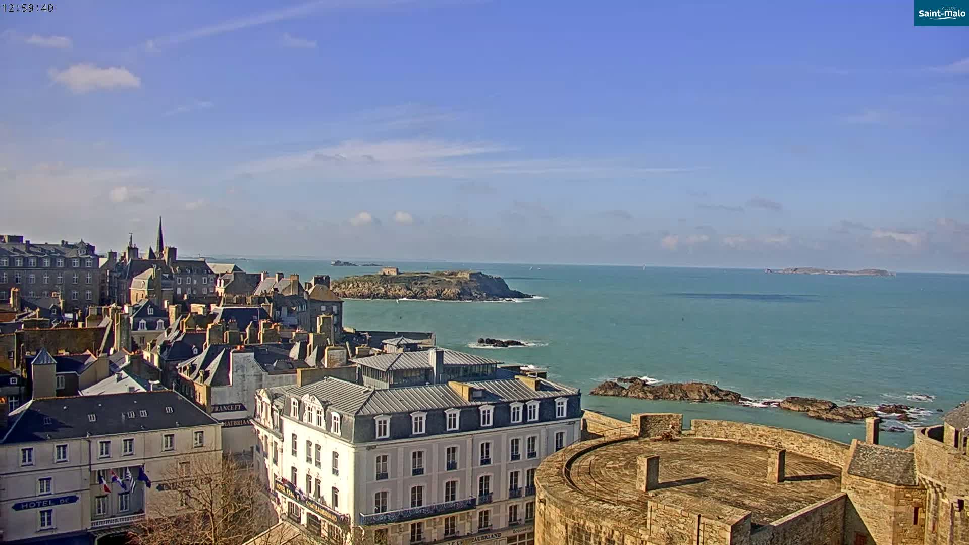 Saint-Malo City & Beach View Skyline Live Cam - Saint-Malo, Ille-et-Vilaine, Bretagne, France