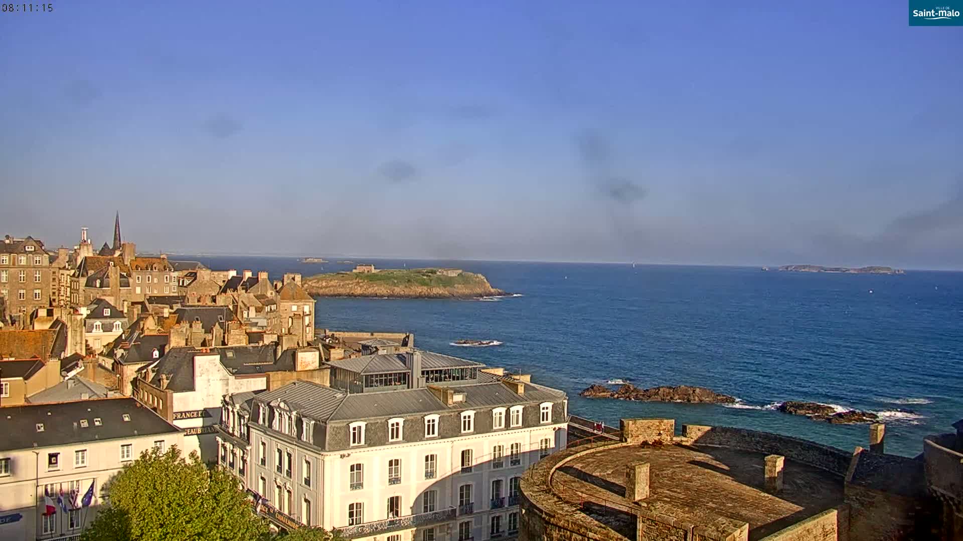 Saint-Malo City & Beach View Skyline Live Cam - Saint-Malo, Ille-et-Vilaine, Bretagne, France