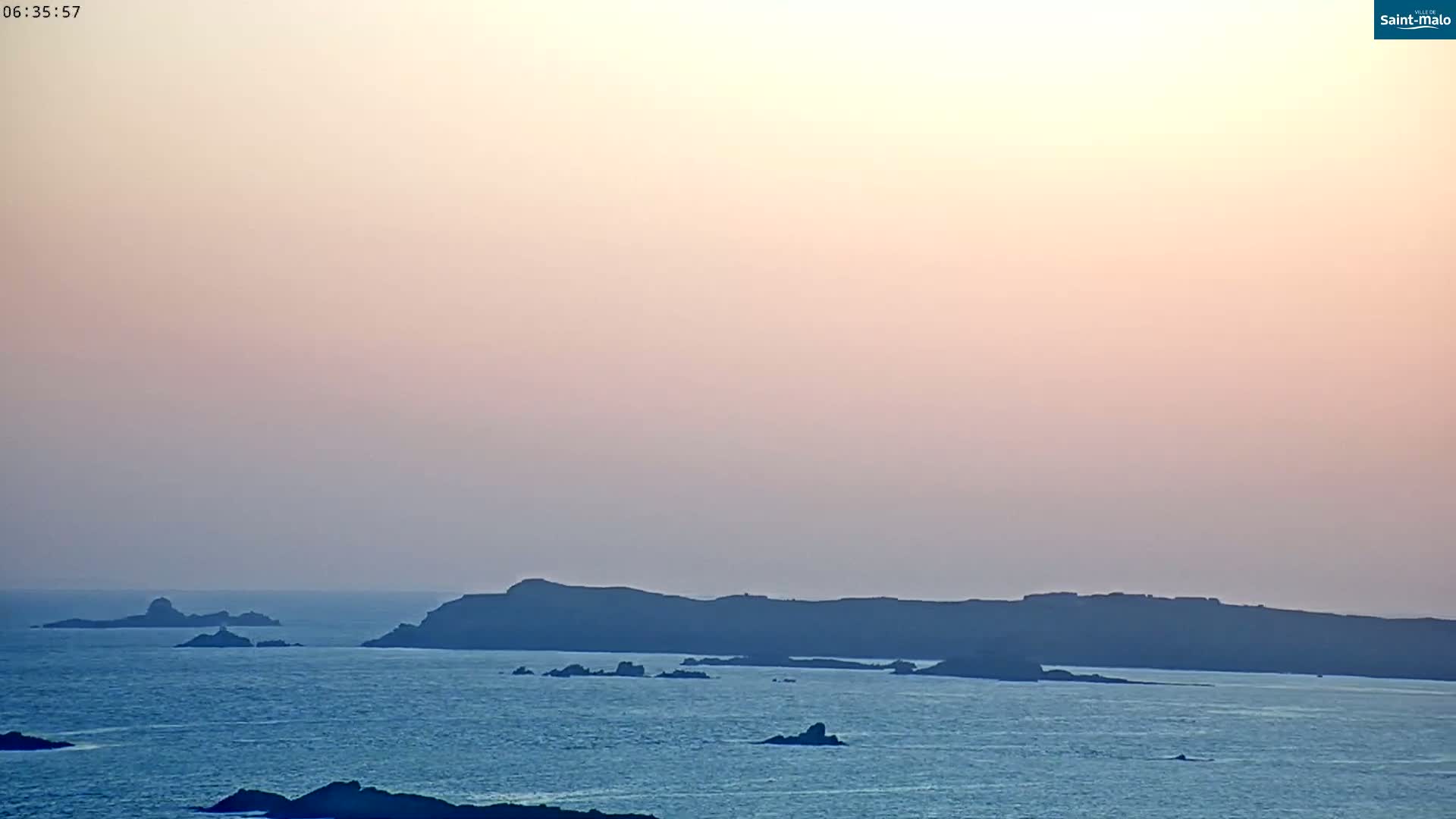 Saint-Malo City & Beach View Skyline Live Cam - Saint-Malo, Ille-et-Vilaine, Bretagne, France