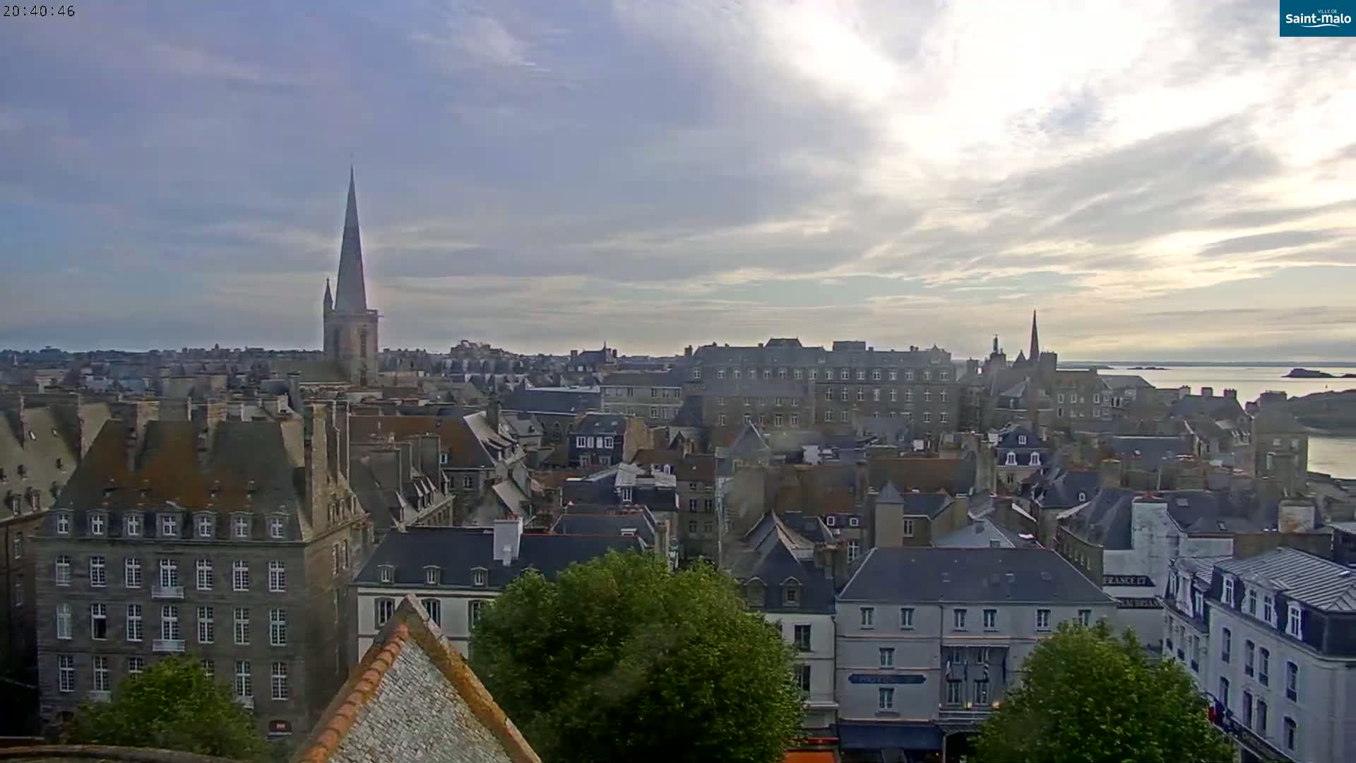 Saint-Malo City & Beach View Skyline Live Cam - Saint-Malo, Ille-et-Vilaine, Bretagne, France