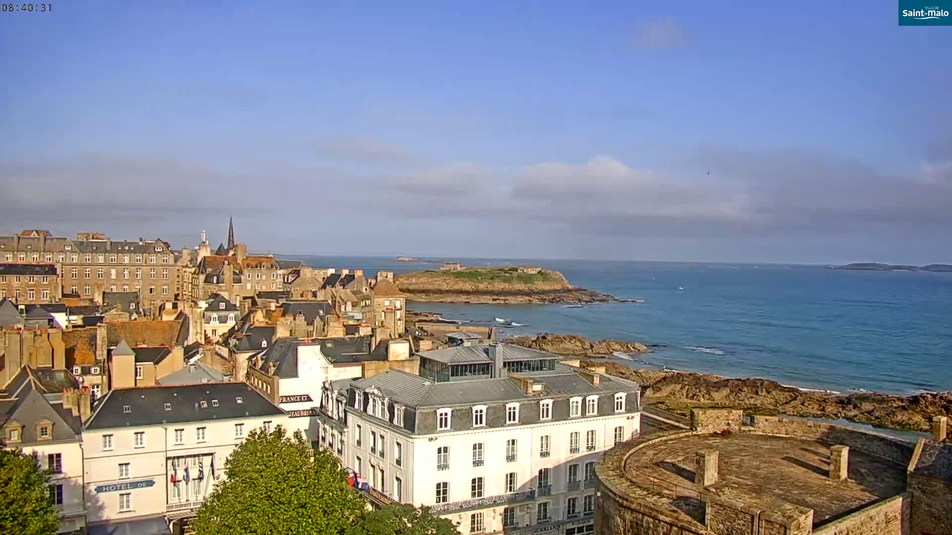 Saint-Malo City & Beach View Skyline Live Cam - Saint-Malo, Ille-et-Vilaine, Bretagne, France