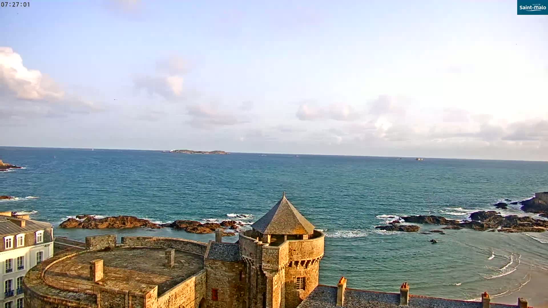 Saint-Malo City & Beach View Skyline Live Cam - Saint-Malo, Ille-et-Vilaine, Bretagne, France
