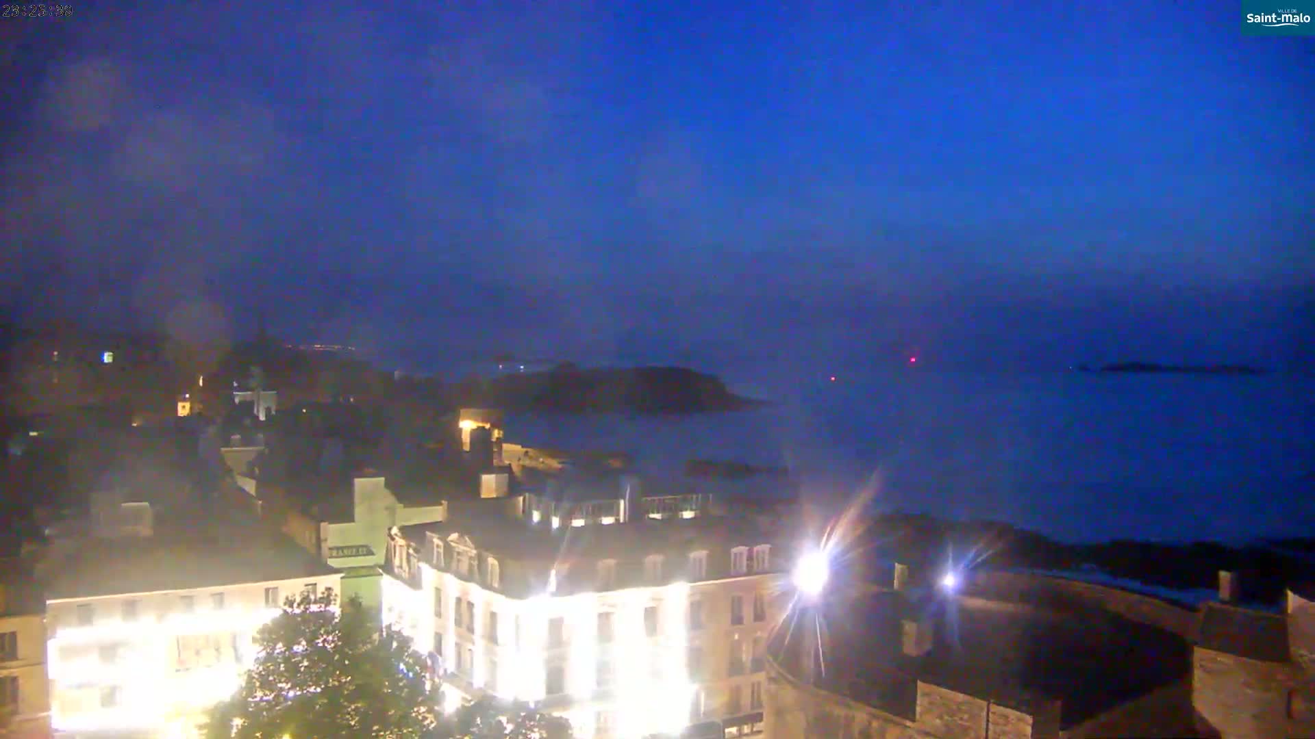 Saint-Malo City & Beach View Skyline Live Cam - Saint-Malo, Ille-et-Vilaine, Bretagne, France