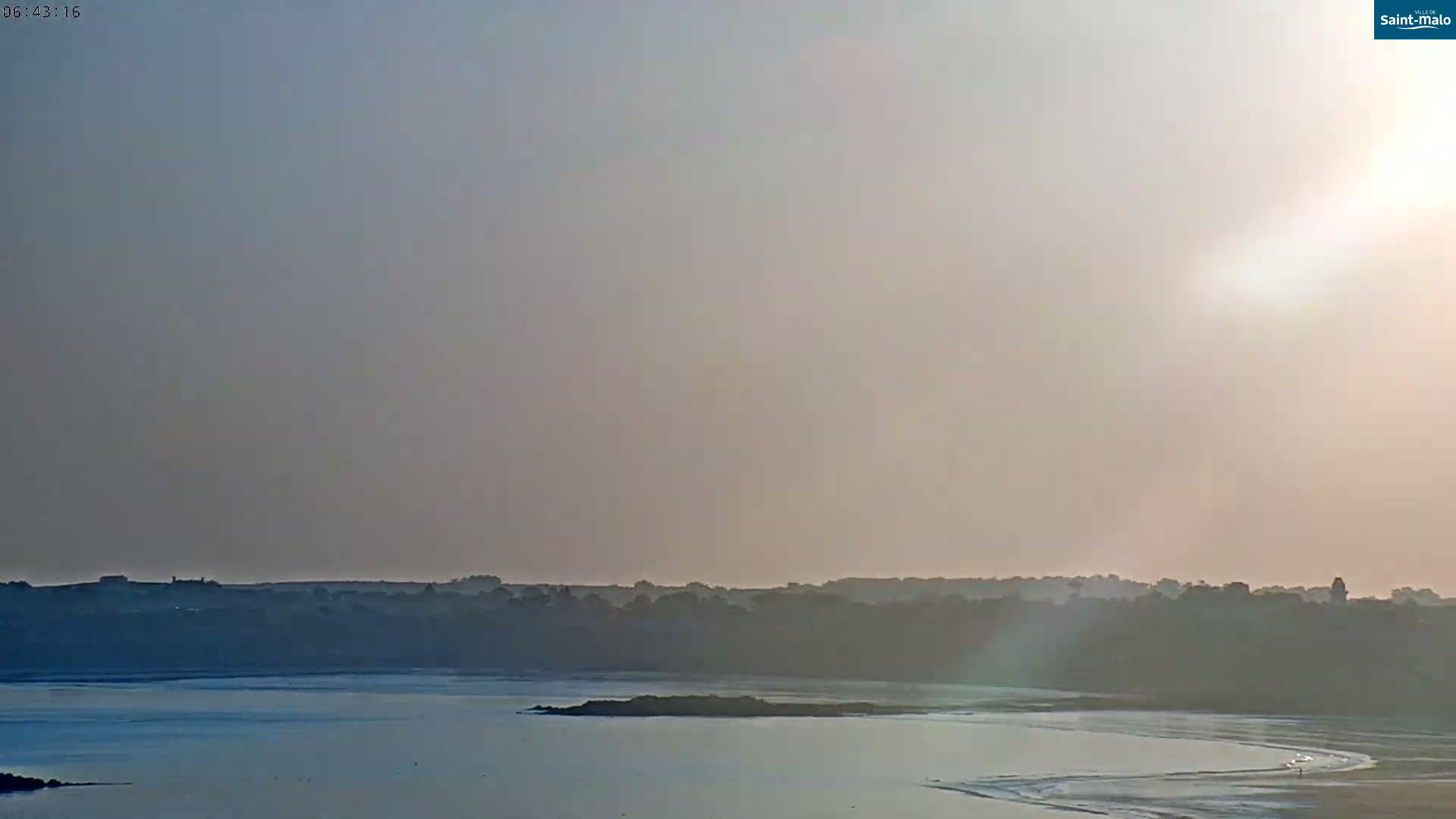 Saint-Malo City & Beach View Skyline Live Cam - Saint-Malo, Ille-et-Vilaine, Bretagne, France