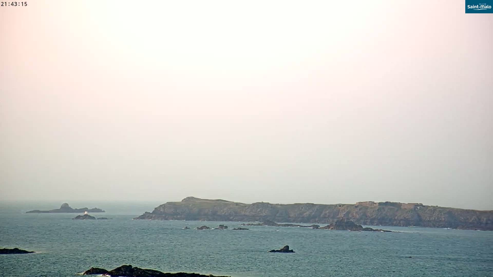 Saint-Malo City & Beach View Skyline Live Cam - Saint-Malo, Ille-et-Vilaine, Bretagne, France