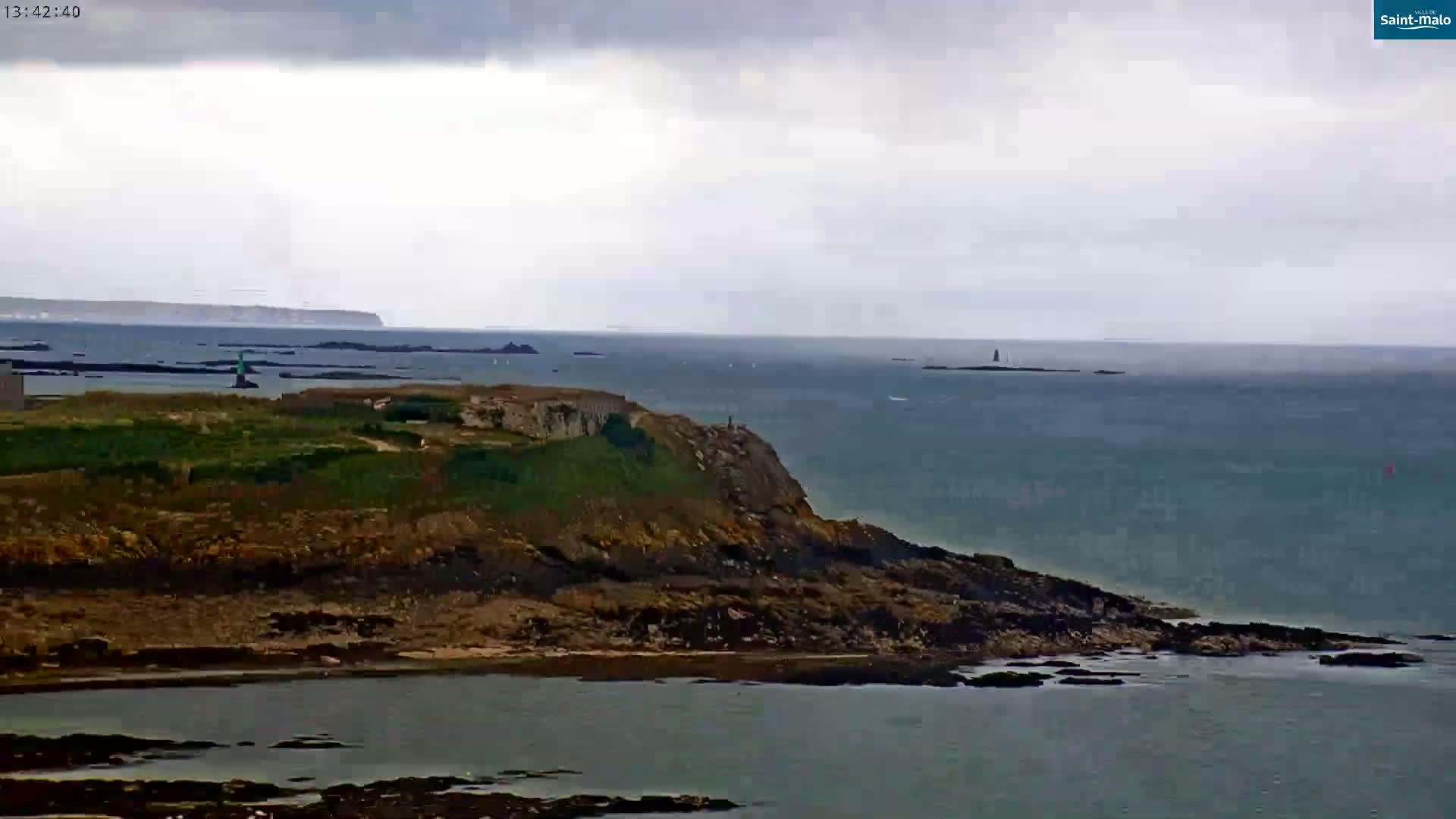 Saint-Malo City & Beach View Skyline Live Cam - Saint-Malo, Ille-et-Vilaine, Bretagne, France