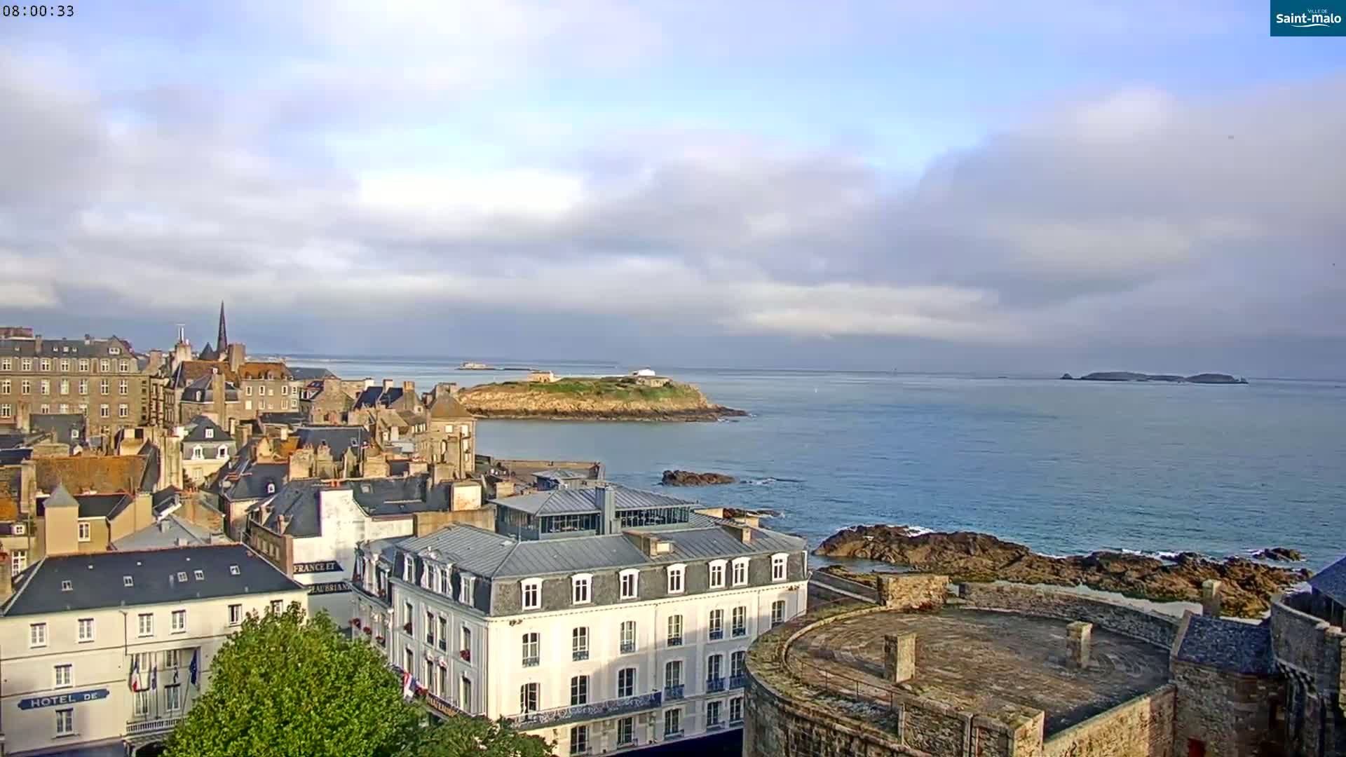 Saint-Malo City & Beach View Skyline Live Cam - Saint-Malo, Ille-et-Vilaine, Bretagne, France