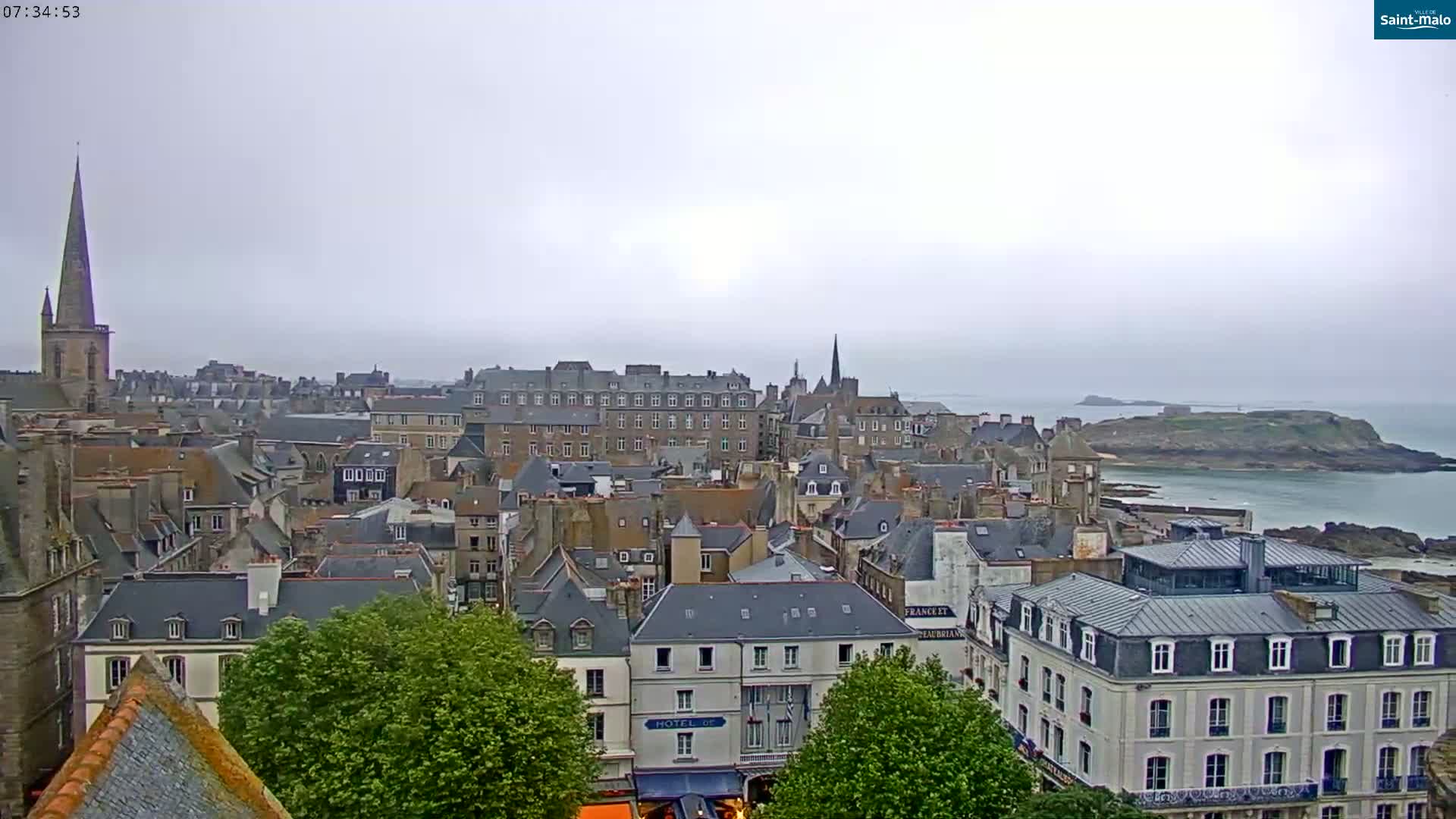 Saint-Malo City & Beach View Skyline Live Cam - Saint-Malo, Ille-et-Vilaine, Bretagne, France
