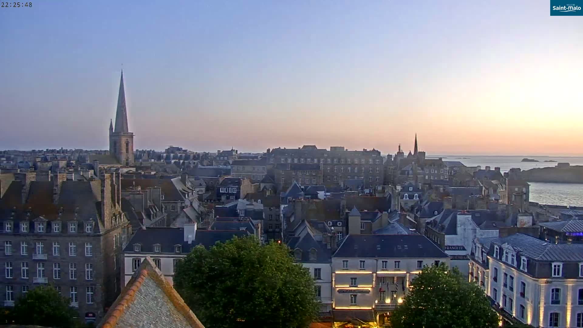 Saint-Malo City & Beach View Skyline Live Cam - Saint-Malo, Ille-et-Vilaine, Bretagne, France