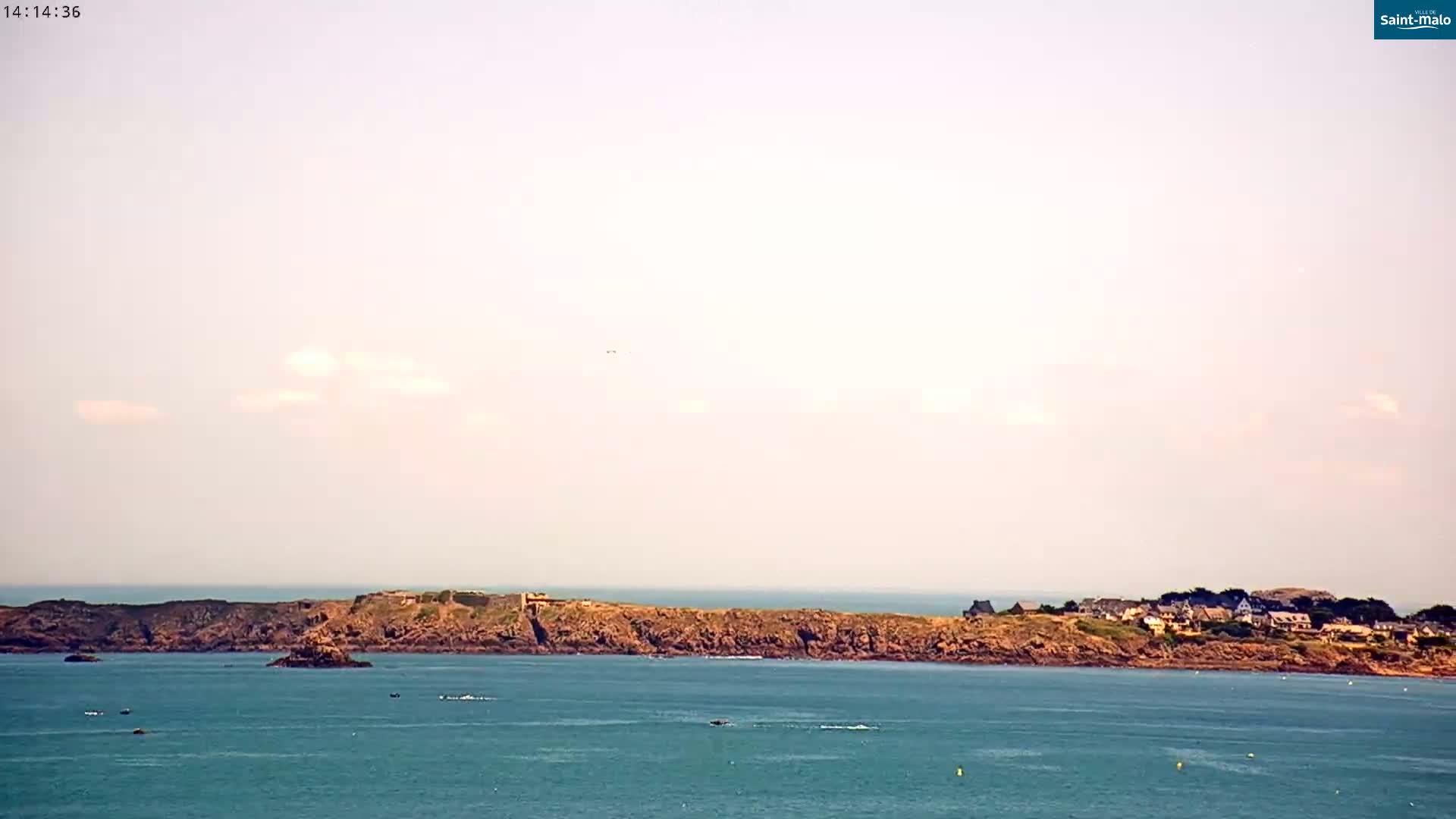 Saint-Malo City & Beach View Skyline Live Cam - Saint-Malo, Ille-et-Vilaine, Bretagne, France