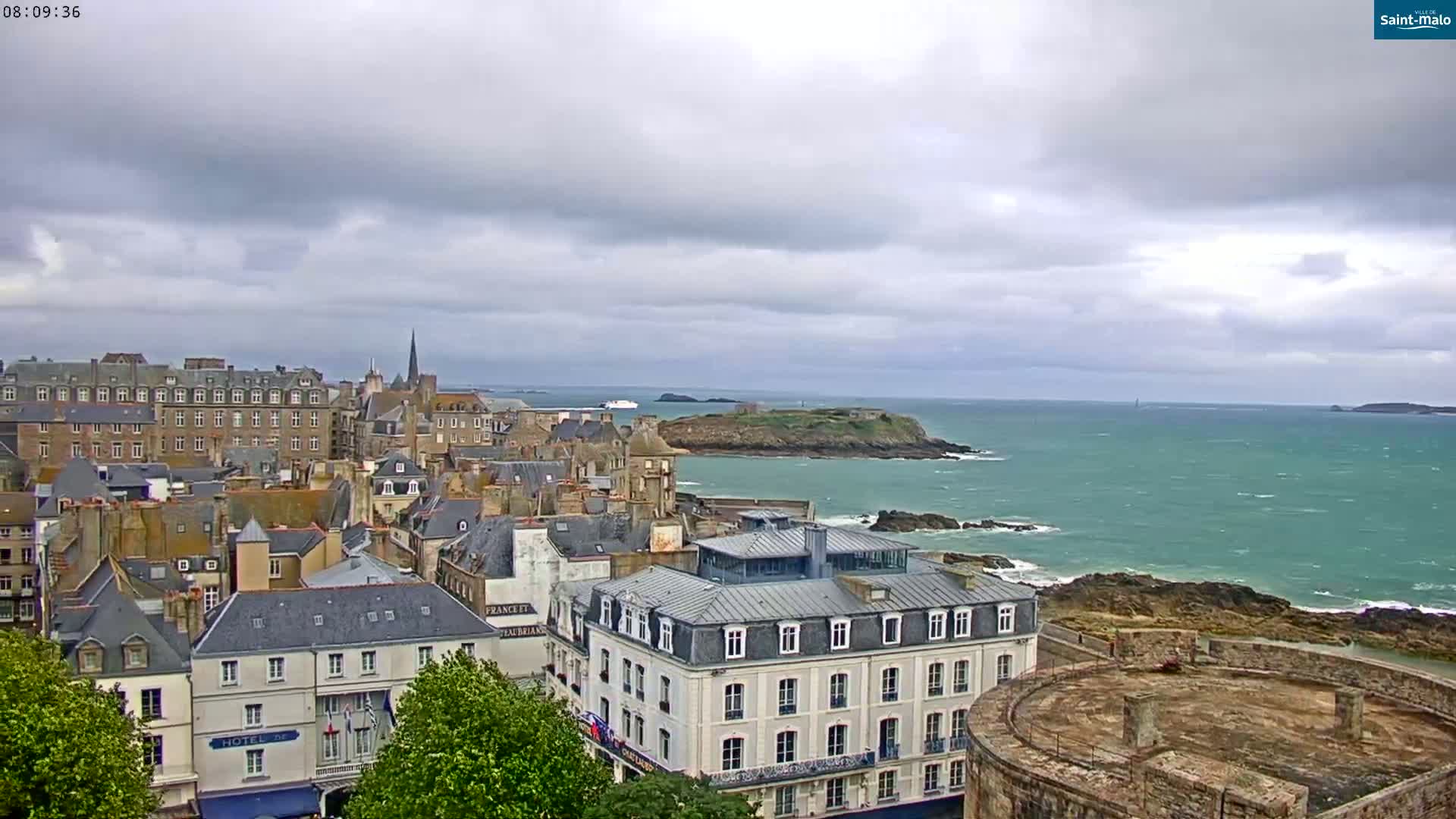 Saint-Malo City & Beach View Skyline Live Cam - Saint-Malo, Ille-et-Vilaine, Bretagne, France