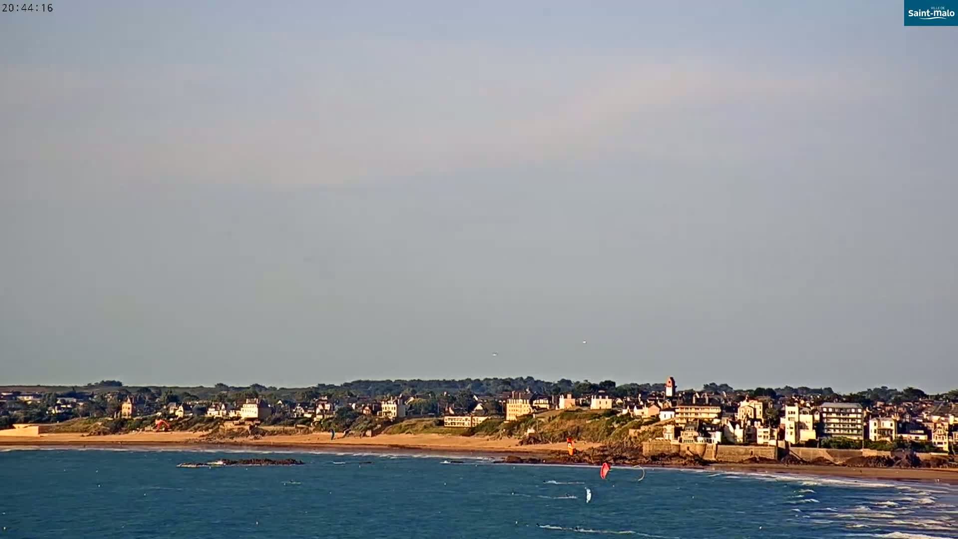 Saint-Malo City & Beach View Skyline Live Cam - Saint-Malo, Ille-et-Vilaine, Bretagne, France