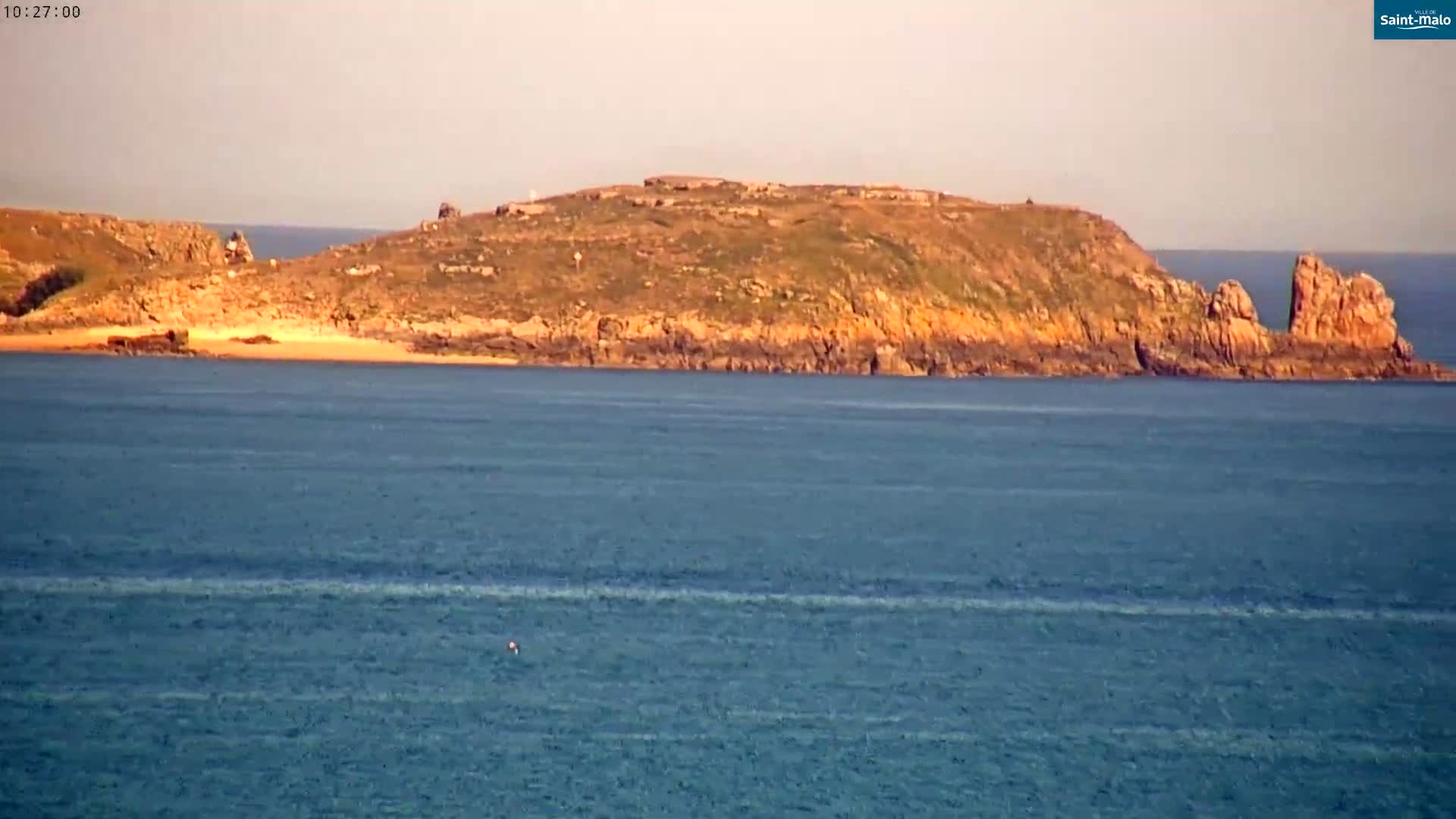 Saint-Malo City & Beach View Skyline Live Cam - Saint-Malo, Ille-et-Vilaine, Bretagne, France