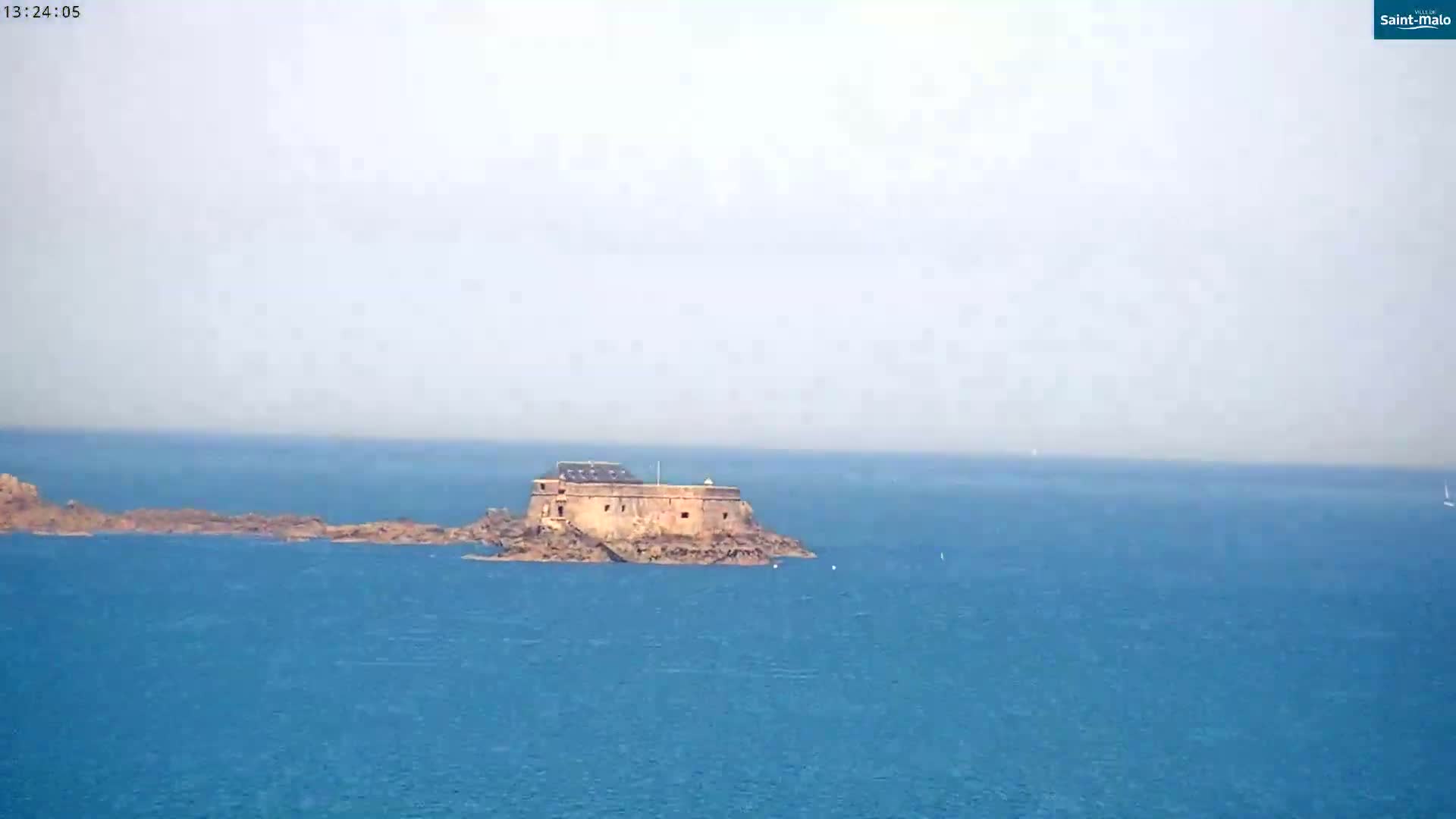 Saint-Malo City & Beach View Skyline Live Cam - Saint-Malo, Ille-et-Vilaine, Bretagne, France