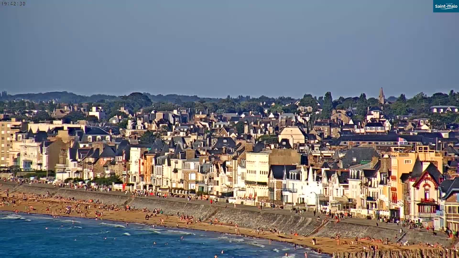 Saint-Malo City & Beach View Skyline Live Cam - Saint-Malo, Ille-et-Vilaine, Bretagne, France
