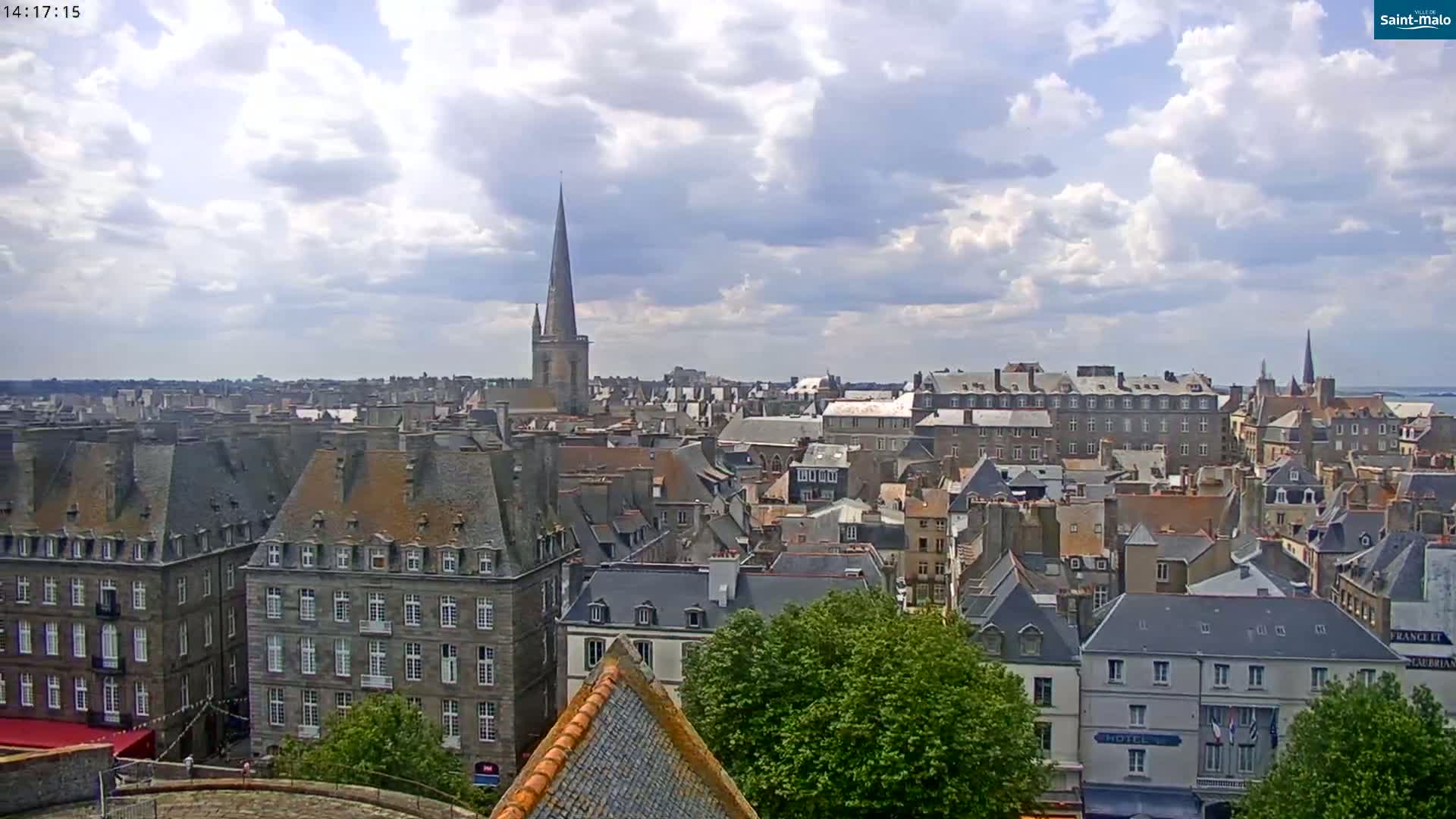 Saint-Malo City & Beach View Skyline Live Cam - Saint-Malo, Ille-et-Vilaine, Bretagne, France