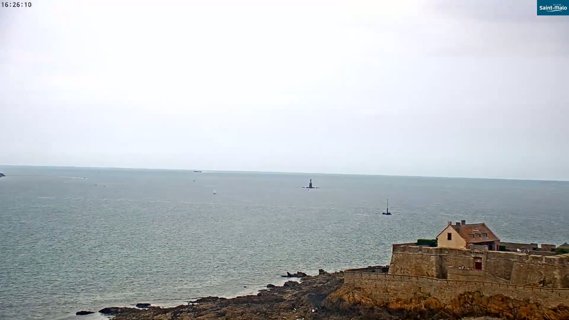 Saint-Malo City & Beach View Skyline Live Cam - Saint-Malo, Ille-et-Vilaine, Bretagne, France