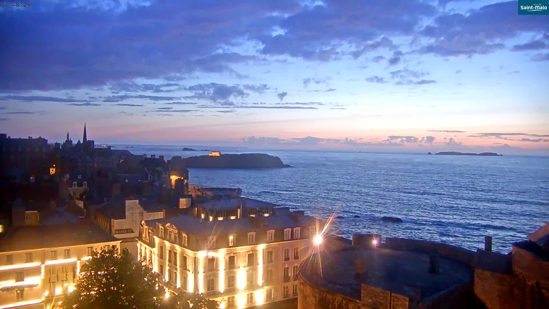 Saint-Malo City & Beach View Skyline Live Cam - Saint-Malo, Ille-et-Vilaine, Bretagne, France