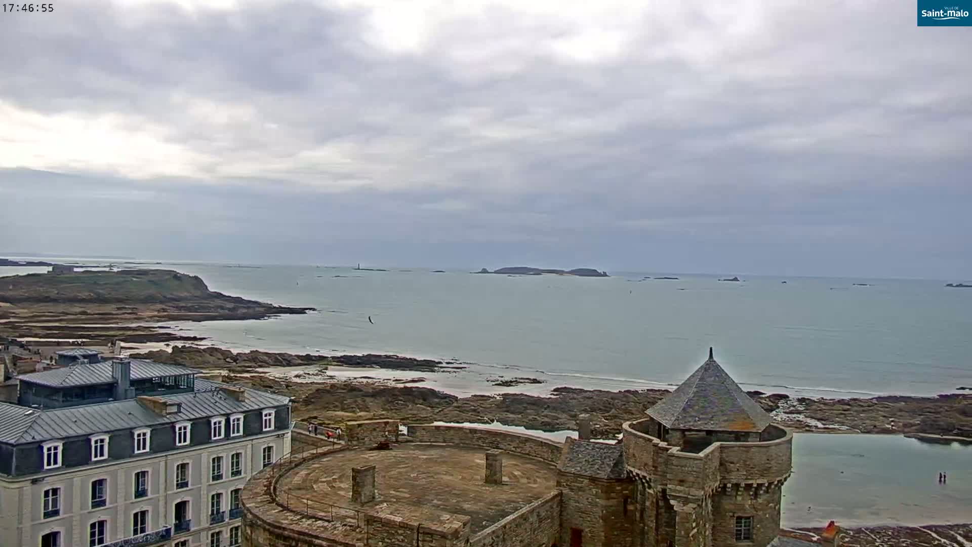 Saint-Malo City & Beach View Skyline Live Cam - Saint-Malo, Ille-et-Vilaine, Bretagne, France