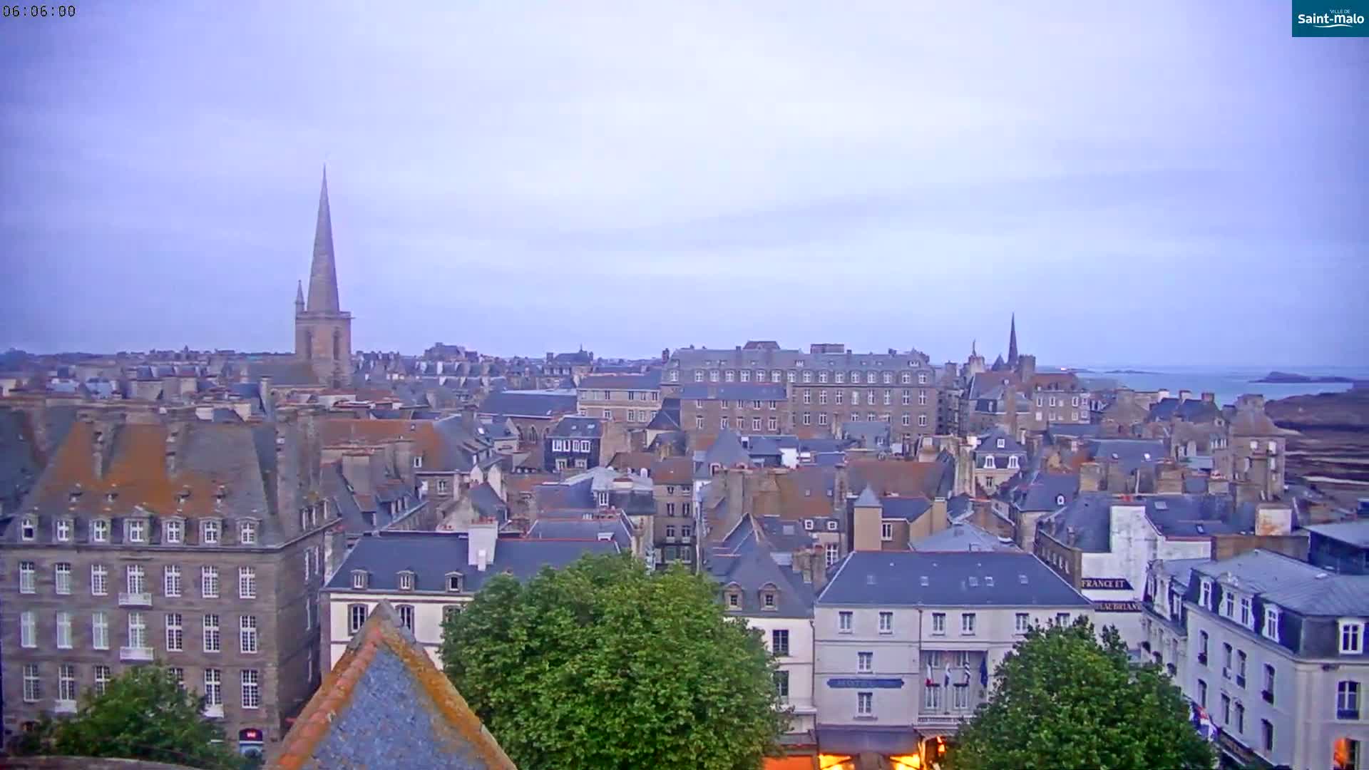 Saint-Malo City & Beach View Skyline Live Cam - Saint-Malo, Ille-et-Vilaine, Bretagne, France