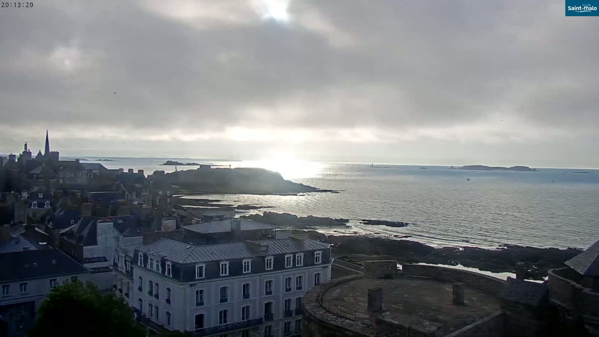 Saint-Malo City & Beach View Skyline Live Cam - Saint-Malo, Ille-et-Vilaine, Bretagne, France