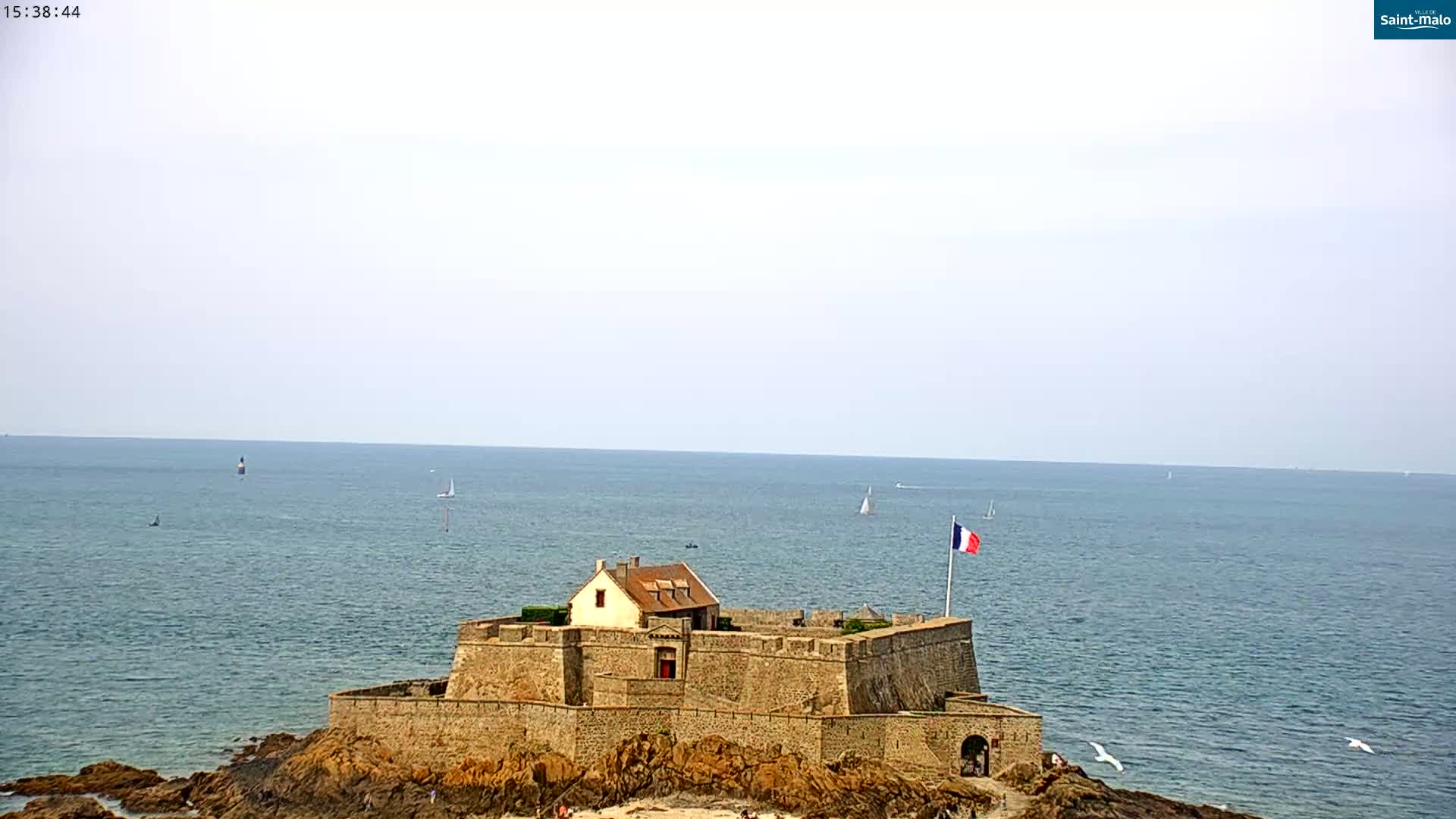 Saint-Malo City & Beach View Skyline Live Cam - Saint-Malo, Ille-et-Vilaine, Bretagne, France
