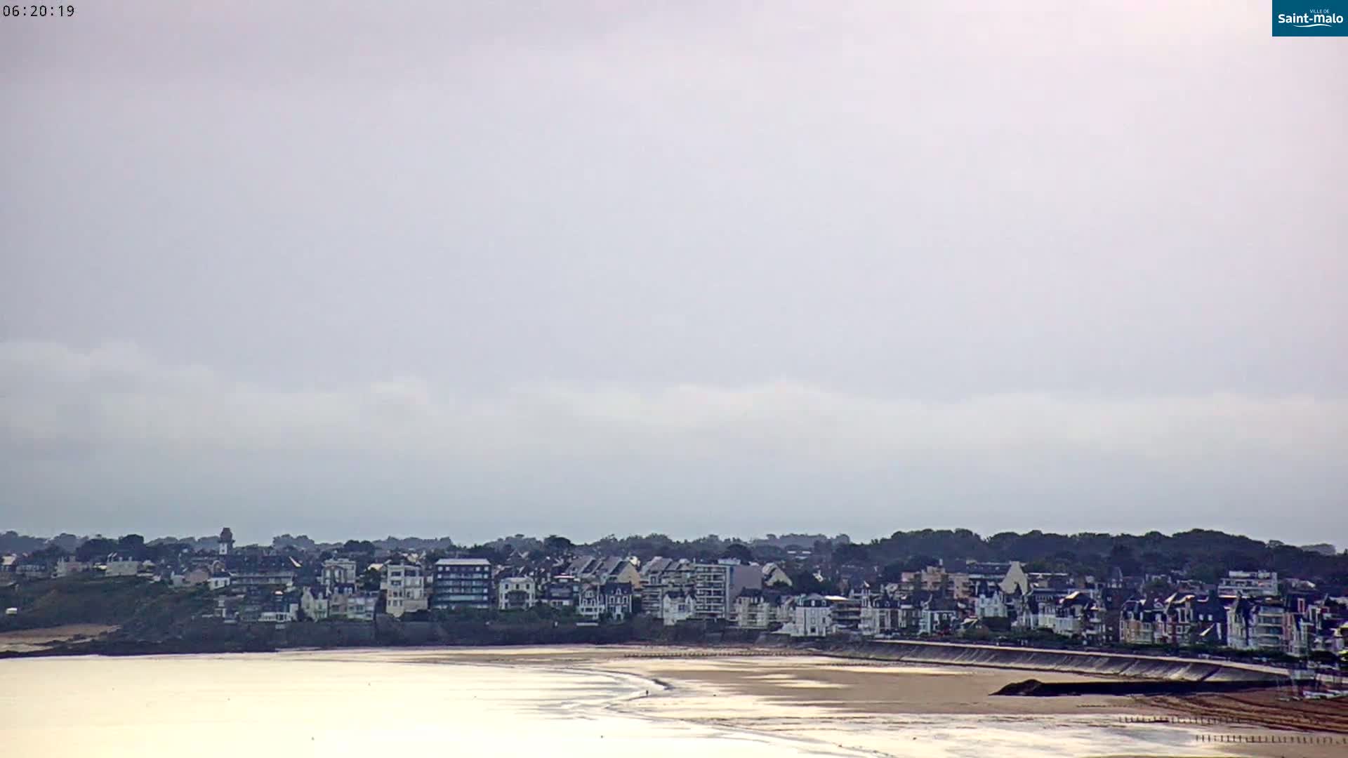 Saint-Malo City & Beach View Skyline Live Cam - Saint-Malo, Ille-et-Vilaine, Bretagne, France