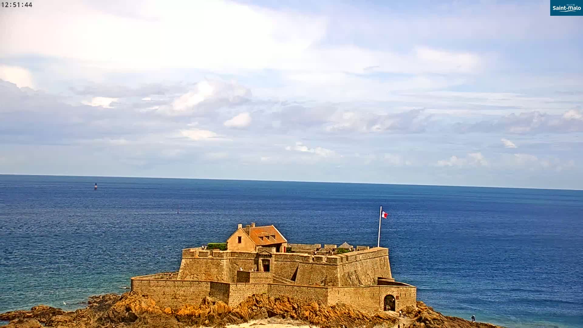 Saint-Malo City & Beach View Skyline Live Cam - Saint-Malo, Ille-et-Vilaine, Bretagne, France