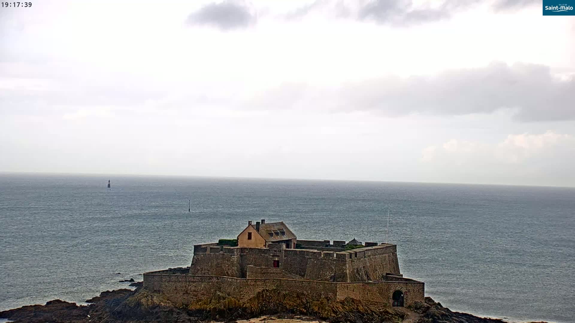 Saint-Malo City & Beach View Skyline Live Cam - Saint-Malo, Ille-et-Vilaine, Bretagne, France