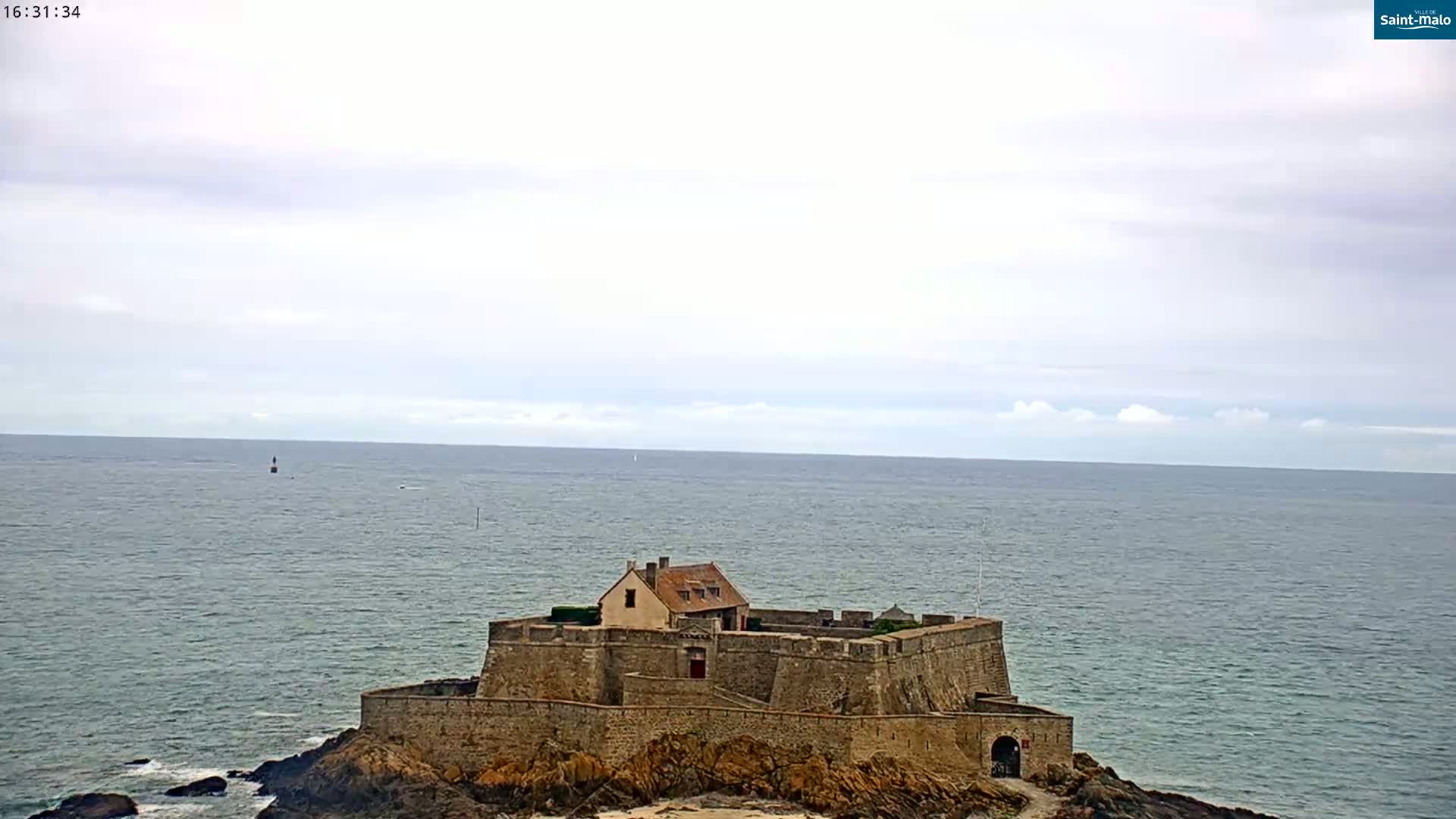 Saint-Malo City & Beach View Skyline Live Cam - Saint-Malo, Ille-et-Vilaine, Bretagne, France
