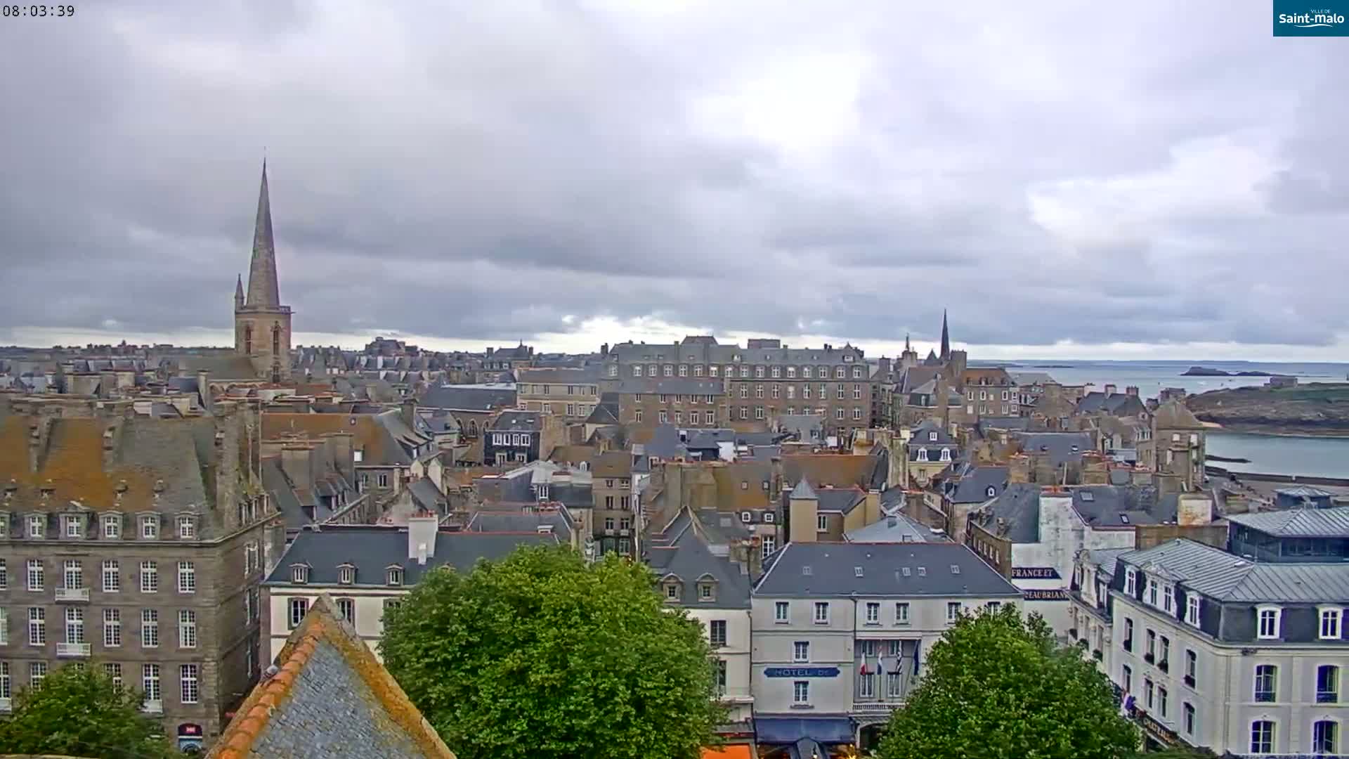Saint-Malo City & Beach View Skyline Live Cam - Saint-Malo, Ille-et-Vilaine, Bretagne, France
